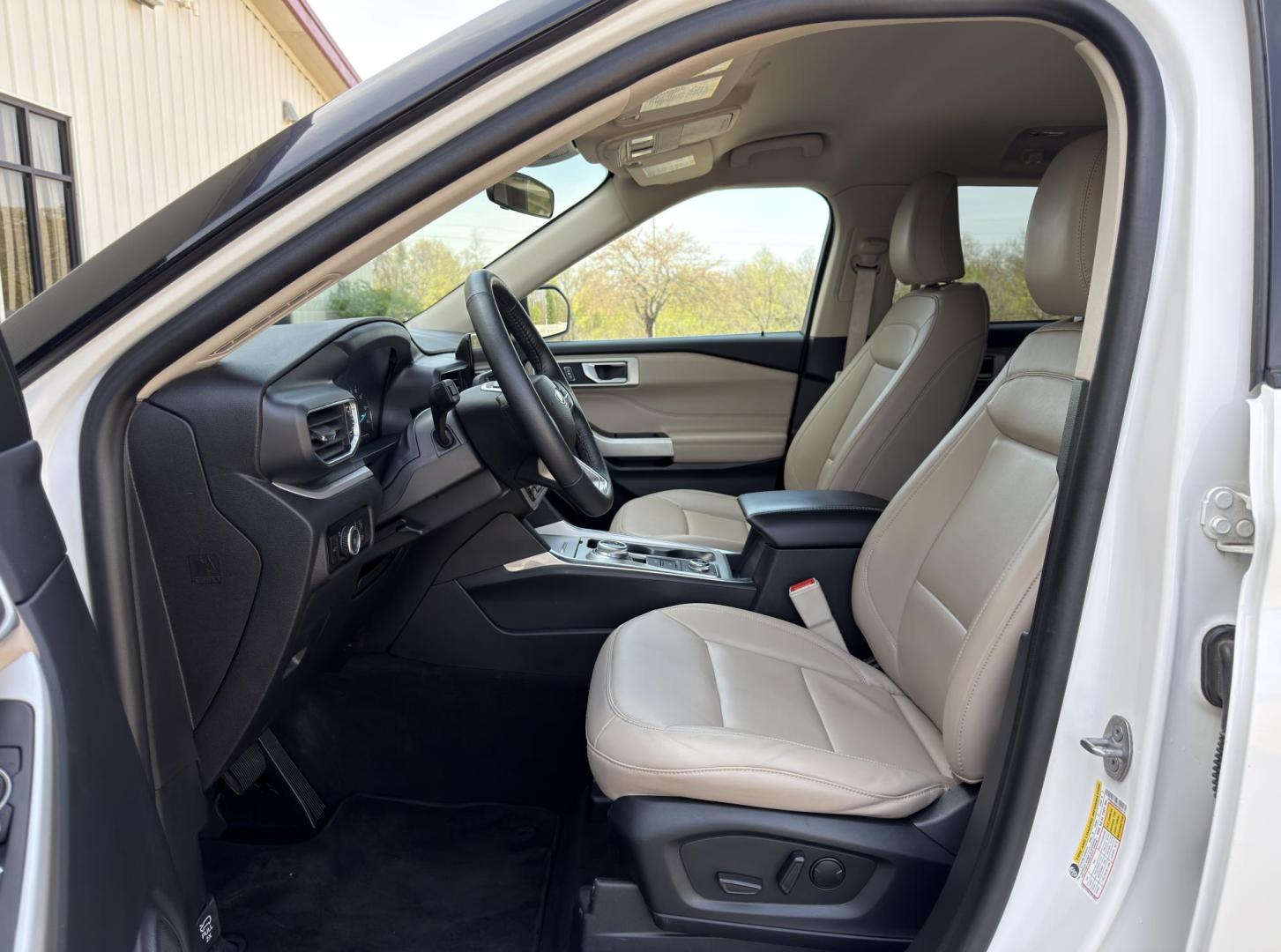 2023 WHITE /Tan Ford Explorer XLT AWD (1FMSK8DH6PG) with an 2.3L 4 Cyl. engine, Automatic transmission, located at 2990 Old Orchard Rd., Jackson, MO, 63755, 37.354214, -89.612106 - 2023 Ford Explorer XLT 1-Owner 113xxx miles 4 Wheel Drive 2.3L 4 Cyl. Automatic Leather 3rd Row Navigation Backup Camera Power/Heated Seats Bluetooth Remote Start Cruise Power Windows/Locks/Mirrors We have financing available and we accept trades! Fill out a credit application on our - Photo#15