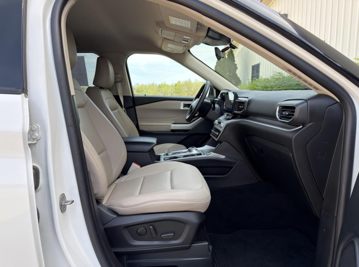 2023 WHITE /Tan Ford Explorer XLT AWD (1FMSK8DH6PG) with an 2.3L 4 Cyl. engine, Automatic transmission, located at 2990 Old Orchard Rd., Jackson, MO, 63755, 37.354214, -89.612106 - 2023 Ford Explorer XLT 1-Owner 113xxx miles 4 Wheel Drive 2.3L 4 Cyl. Automatic Leather 3rd Row Navigation Backup Camera Power/Heated Seats Bluetooth Remote Start Cruise Power Windows/Locks/Mirrors We have financing available and we accept trades! Fill out a credit application on our - Photo#17