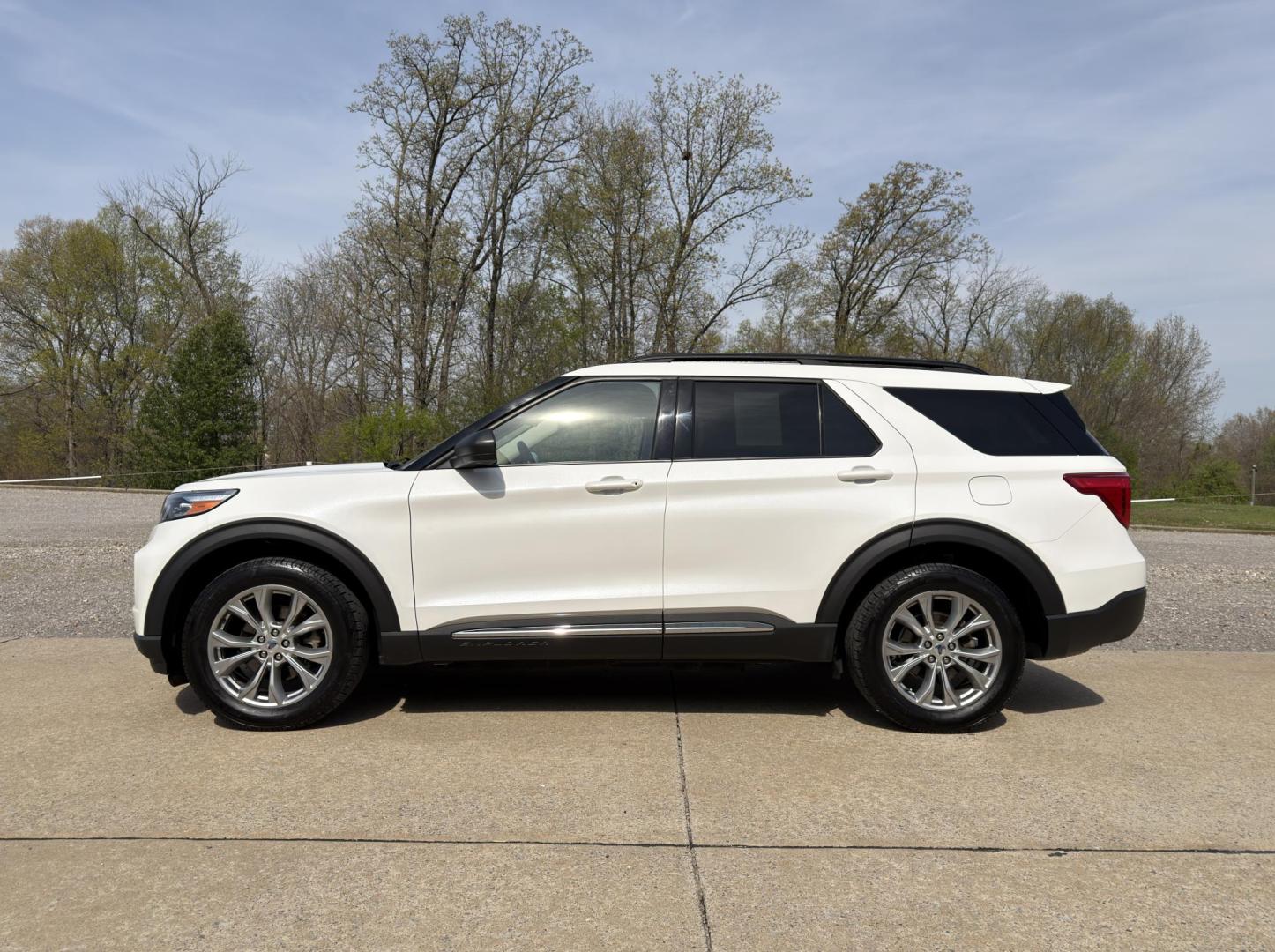 2023 WHITE /Tan Ford Explorer XLT AWD (1FMSK8DH6PG) with an 2.3L 4 Cyl. engine, Automatic transmission, located at 2990 Old Orchard Rd., Jackson, MO, 63755, 37.354214, -89.612106 - 2023 Ford Explorer XLT 1-Owner 113xxx miles 4 Wheel Drive 2.3L 4 Cyl. Automatic Leather 3rd Row Navigation Backup Camera Power/Heated Seats Bluetooth Remote Start Cruise Power Windows/Locks/Mirrors We have financing available and we accept trades! Fill out a credit application on our - Photo#8