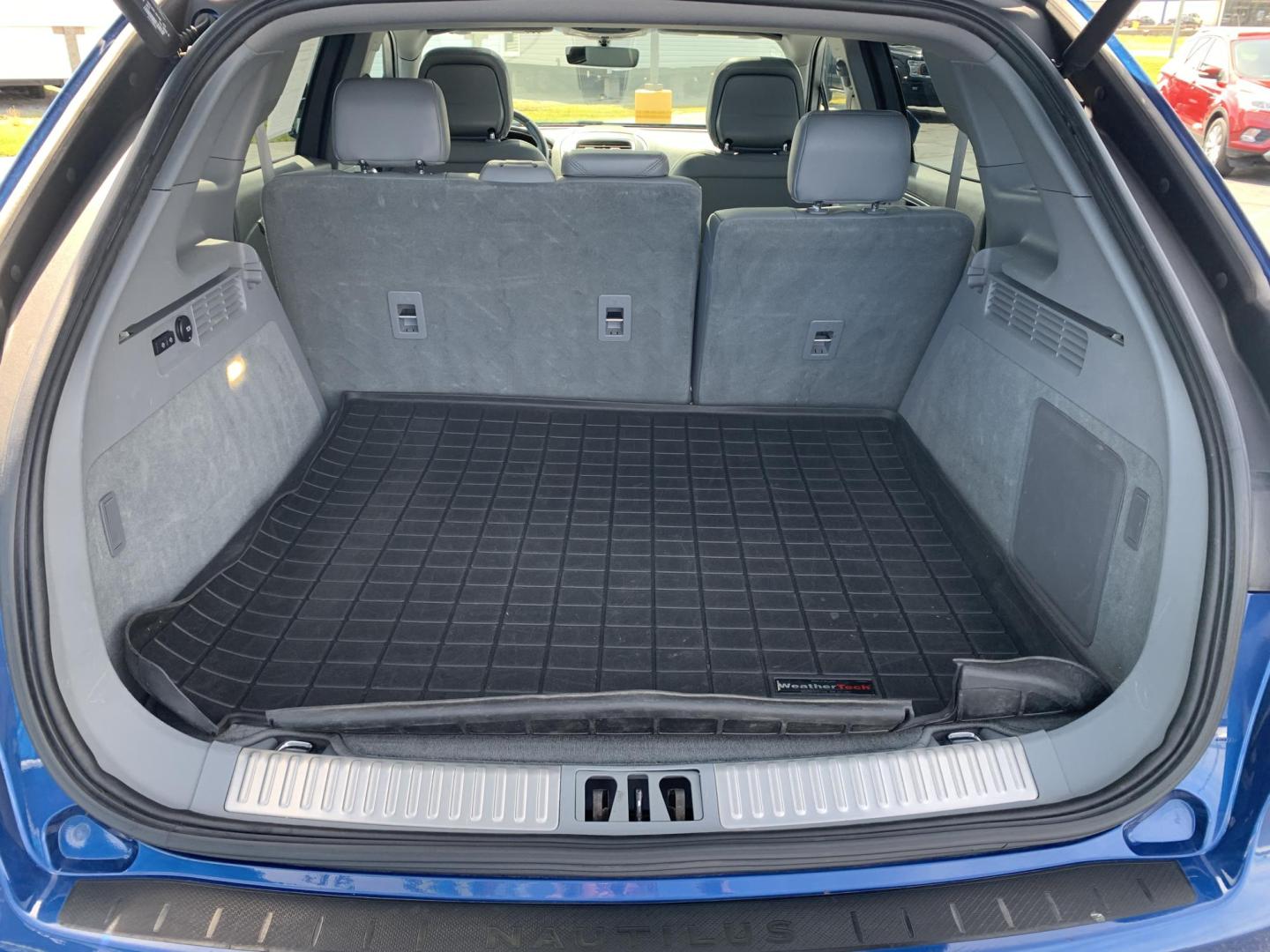 2020 BLUE /GRAY Lincoln Nautilus Reserve (2LMPJ6K90LB) with an 2.0L L4 DOHC 16V engine, Automatic transmission, located at 506 S. Kingshighway, Cape Girardeau, MO, 63703, (573) 235-5000, 37.294991, -89.553635 - 2020 Lincoln Nautilus Reserve 122,xxx miles Adaptive Cruise Heated and Cooled Seats Leather Backup Camera Sunroof Blind Spot Monitor Rear Heated Seats We have financing available and we accept trades! Fill out a credit application on our website or come by today! If you have any question - Photo#7