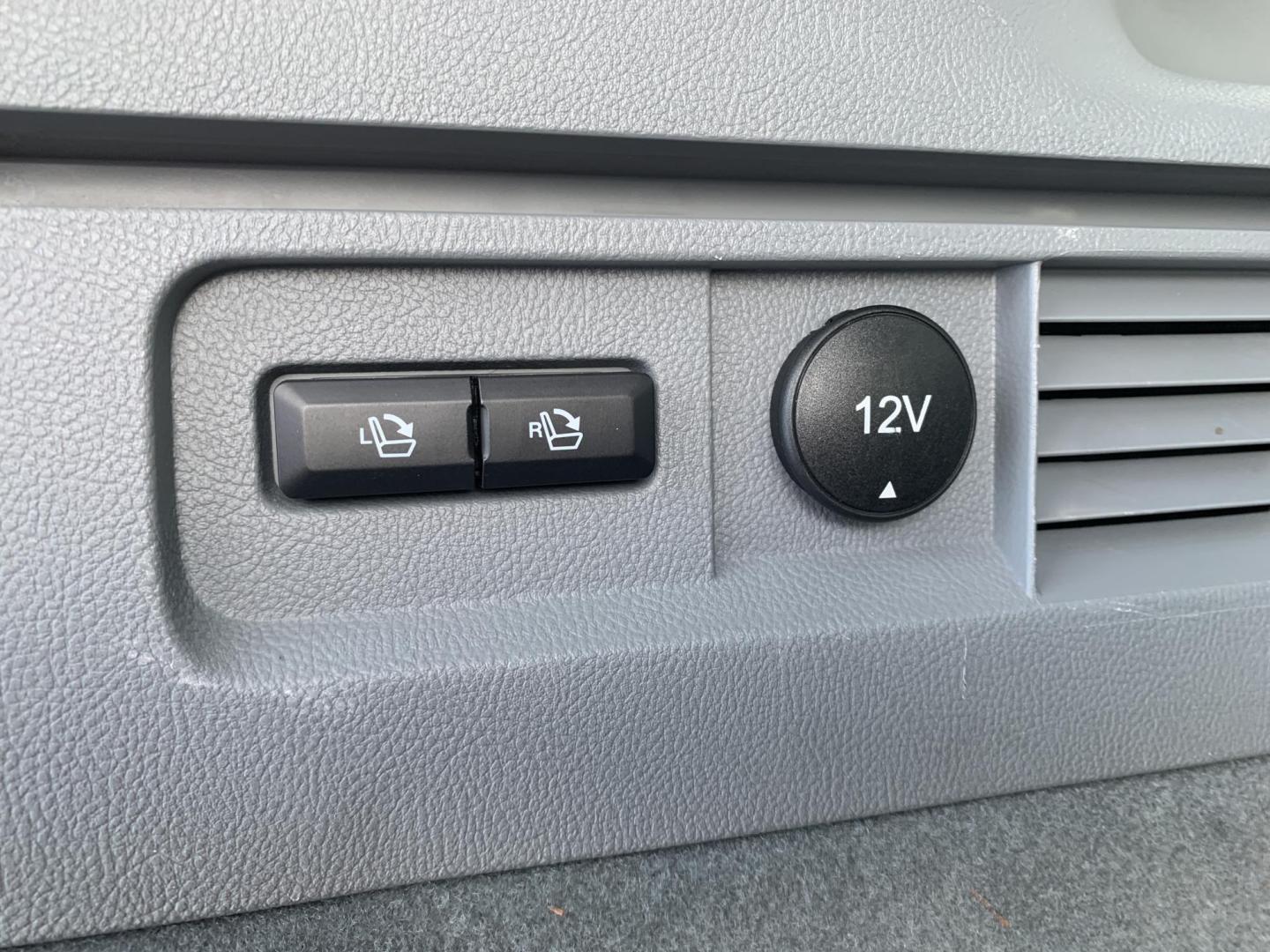 2020 BLUE /GRAY Lincoln Nautilus Reserve (2LMPJ6K90LB) with an 2.0L L4 DOHC 16V engine, Automatic transmission, located at 506 S. Kingshighway, Cape Girardeau, MO, 63703, (573) 235-5000, 37.294991, -89.553635 - 2020 Lincoln Nautilus Reserve 122,xxx miles Adaptive Cruise Heated and Cooled Seats Leather Backup Camera Sunroof Blind Spot Monitor Rear Heated Seats We have financing available and we accept trades! Fill out a credit application on our website or come by today! If you have any question - Photo#8