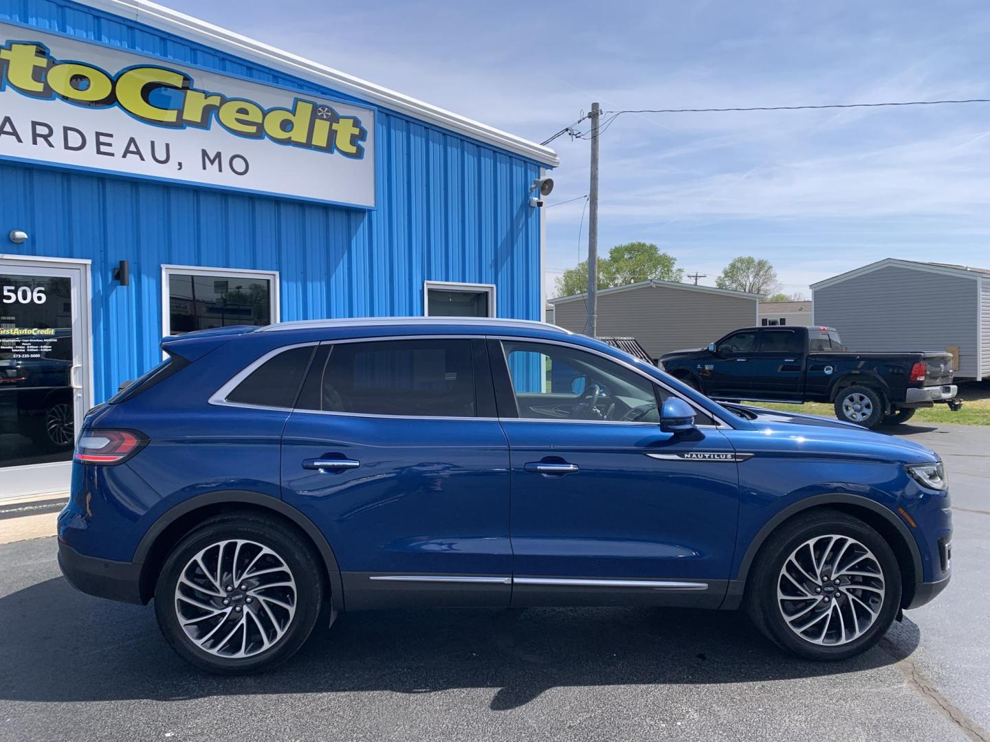 2020 BLUE /GRAY Lincoln Nautilus Reserve (2LMPJ6K90LB) with an 2.0L L4 DOHC 16V engine, Automatic transmission, located at 506 S. Kingshighway, Cape Girardeau, MO, 63703, (573) 235-5000, 37.294991, -89.553635 - 2020 Lincoln Nautilus Reserve 122,xxx miles Adaptive Cruise Heated and Cooled Seats Leather Backup Camera Sunroof Blind Spot Monitor Rear Heated Seats We have financing available and we accept trades! Fill out a credit application on our website or come by today! If you have any question - Photo#11