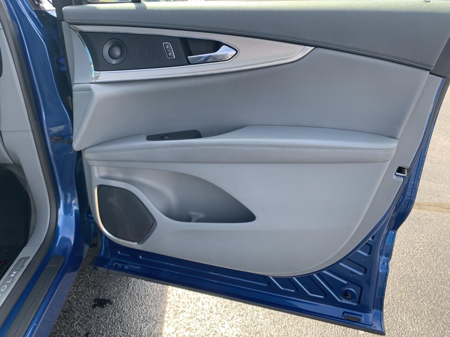 2020 BLUE /GRAY Lincoln Nautilus Reserve (2LMPJ6K90LB) with an 2.0L L4 DOHC 16V engine, Automatic transmission, located at 506 S. Kingshighway, Cape Girardeau, MO, 63703, (573) 235-5000, 37.294991, -89.553635 - 2020 Lincoln Nautilus Reserve 122,xxx miles Adaptive Cruise Heated and Cooled Seats Leather Backup Camera Sunroof Blind Spot Monitor Rear Heated Seats We have financing available and we accept trades! Fill out a credit application on our website or come by today! If you have any question - Photo#12