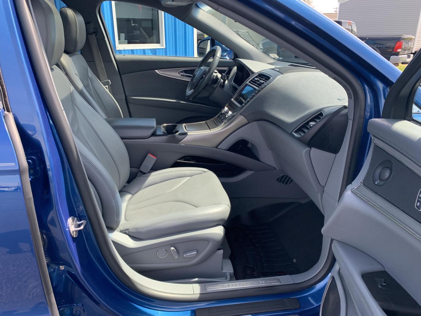 2020 BLUE /GRAY Lincoln Nautilus Reserve (2LMPJ6K90LB) with an 2.0L L4 DOHC 16V engine, Automatic transmission, located at 506 S. Kingshighway, Cape Girardeau, MO, 63703, (573) 235-5000, 37.294991, -89.553635 - 2020 Lincoln Nautilus Reserve 122,xxx miles Adaptive Cruise Heated and Cooled Seats Leather Backup Camera Sunroof Blind Spot Monitor Rear Heated Seats We have financing available and we accept trades! Fill out a credit application on our website or come by today! If you have any question - Photo#13