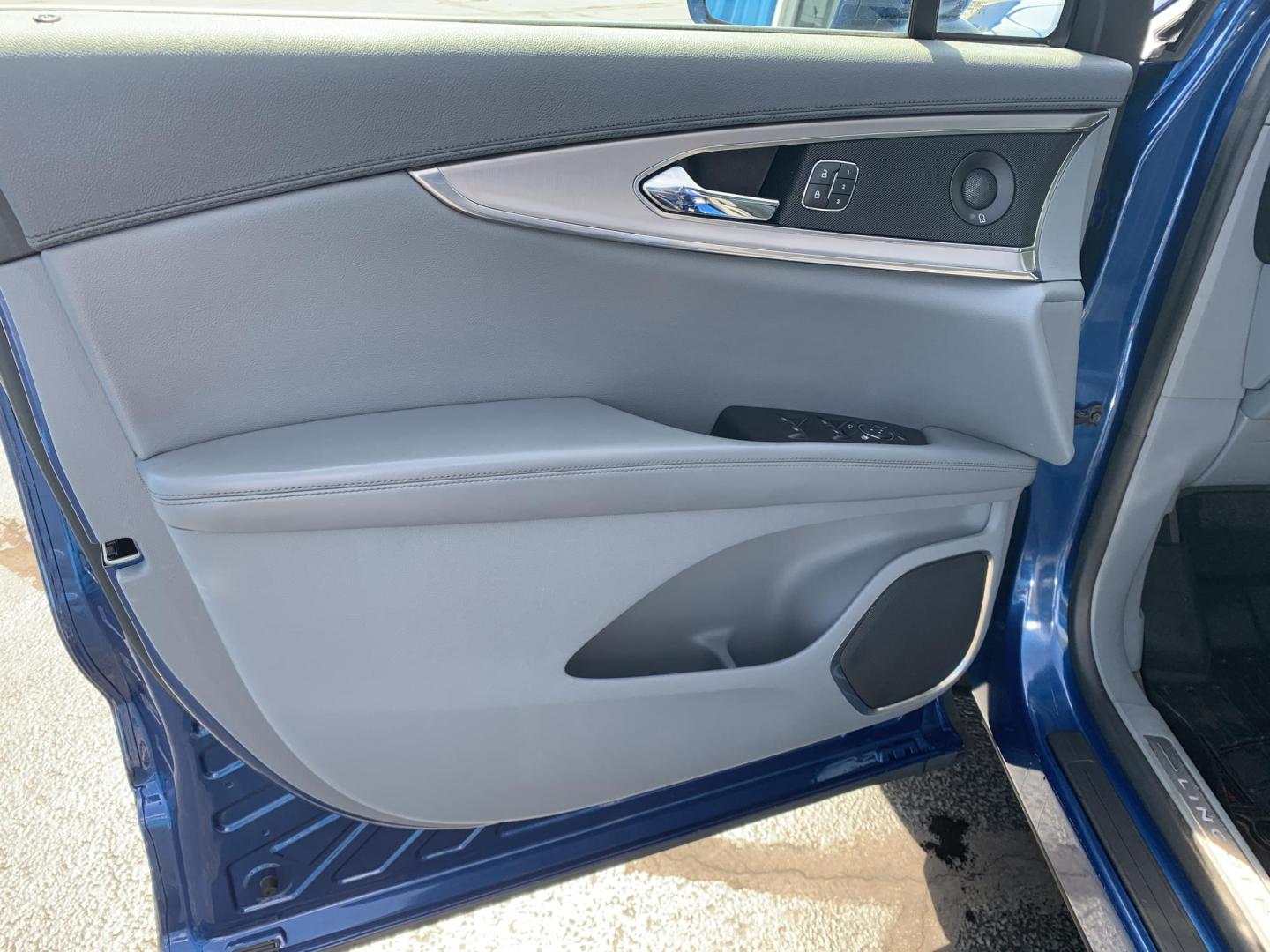 2020 BLUE /GRAY Lincoln Nautilus Reserve (2LMPJ6K90LB) with an 2.0L L4 DOHC 16V engine, Automatic transmission, located at 506 S. Kingshighway, Cape Girardeau, MO, 63703, (573) 235-5000, 37.294991, -89.553635 - 2020 Lincoln Nautilus Reserve 122,xxx miles Adaptive Cruise Heated and Cooled Seats Leather Backup Camera Sunroof Blind Spot Monitor Rear Heated Seats We have financing available and we accept trades! Fill out a credit application on our website or come by today! If you have any question - Photo#20