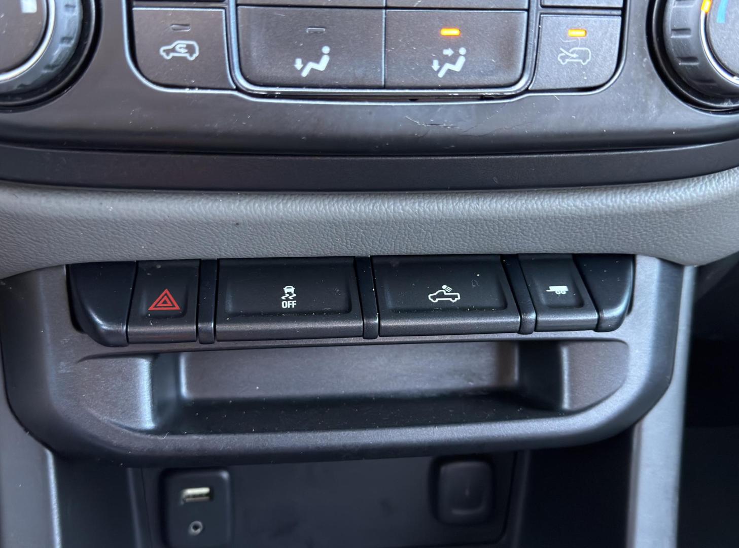 2015 BLACK /Gray Chevrolet Colorado Crew Cab 4WD Long Box (1GCGTAE38F1) with an 3.6L V6 engine, Automatic transmission, located at 2990 Old Orchard Rd., Jackson, MO, 63755, 37.354214, -89.612106 - *** SALVAGE TITLE *** 2015 Chevrolet Colorado 191xxx miles 4x4 3.6L V6 Automatic Power Driver Seat Bluetooth Cruise Power Windows/Locks/Mirrors We have financing available and we accept trades! Fill out a credit application on our website or come by today! If you have any questions, give - Photo#25