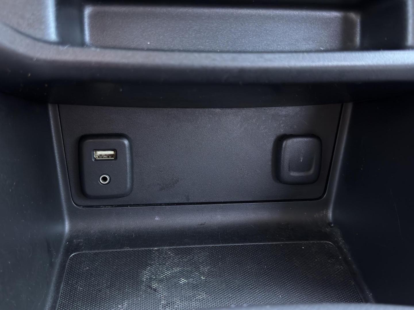 2015 BLACK /Gray Chevrolet Colorado Crew Cab 4WD Long Box (1GCGTAE38F1) with an 3.6L V6 engine, Automatic transmission, located at 2990 Old Orchard Rd., Jackson, MO, 63755, 37.354214, -89.612106 - *** SALVAGE TITLE *** 2015 Chevrolet Colorado 191xxx miles 4x4 3.6L V6 Automatic Power Driver Seat Bluetooth Cruise Power Windows/Locks/Mirrors We have financing available and we accept trades! Fill out a credit application on our website or come by today! If you have any questions, give - Photo#26