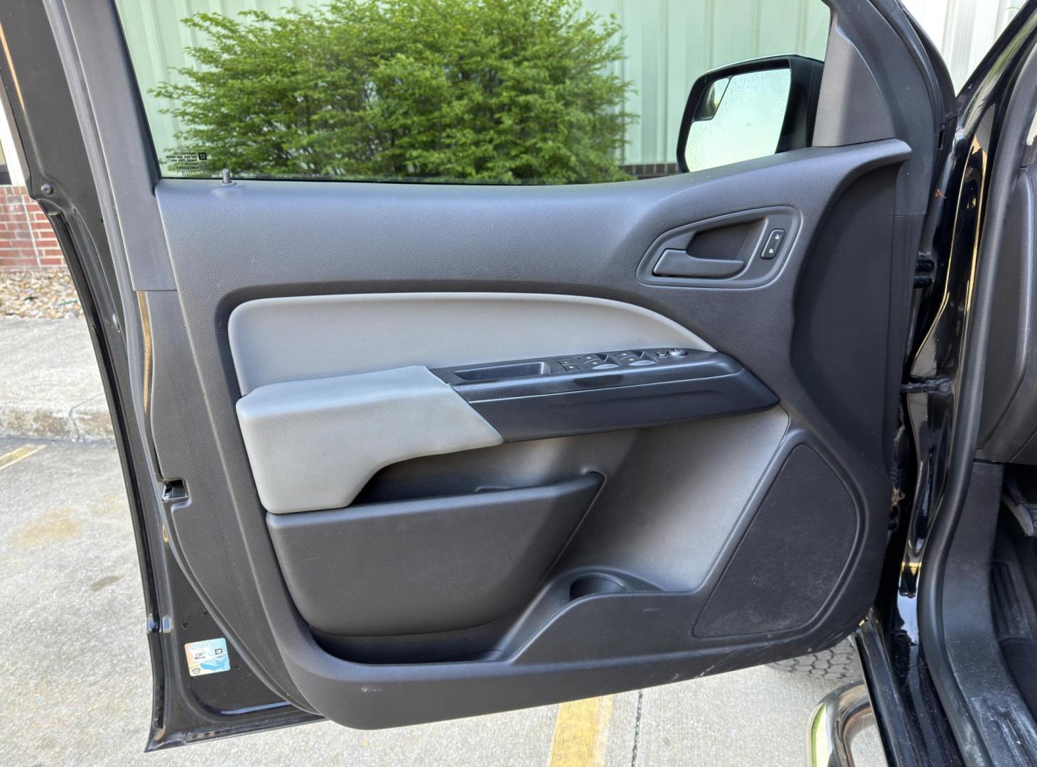 2015 BLACK /Gray Chevrolet Colorado Crew Cab 4WD Long Box (1GCGTAE38F1) with an 3.6L V6 engine, Automatic transmission, located at 2990 Old Orchard Rd., Jackson, MO, 63755, 37.354214, -89.612106 - *** SALVAGE TITLE *** 2015 Chevrolet Colorado 191xxx miles 4x4 3.6L V6 Automatic Power Driver Seat Bluetooth Cruise Power Windows/Locks/Mirrors We have financing available and we accept trades! Fill out a credit application on our website or come by today! If you have any questions, give - Photo#11