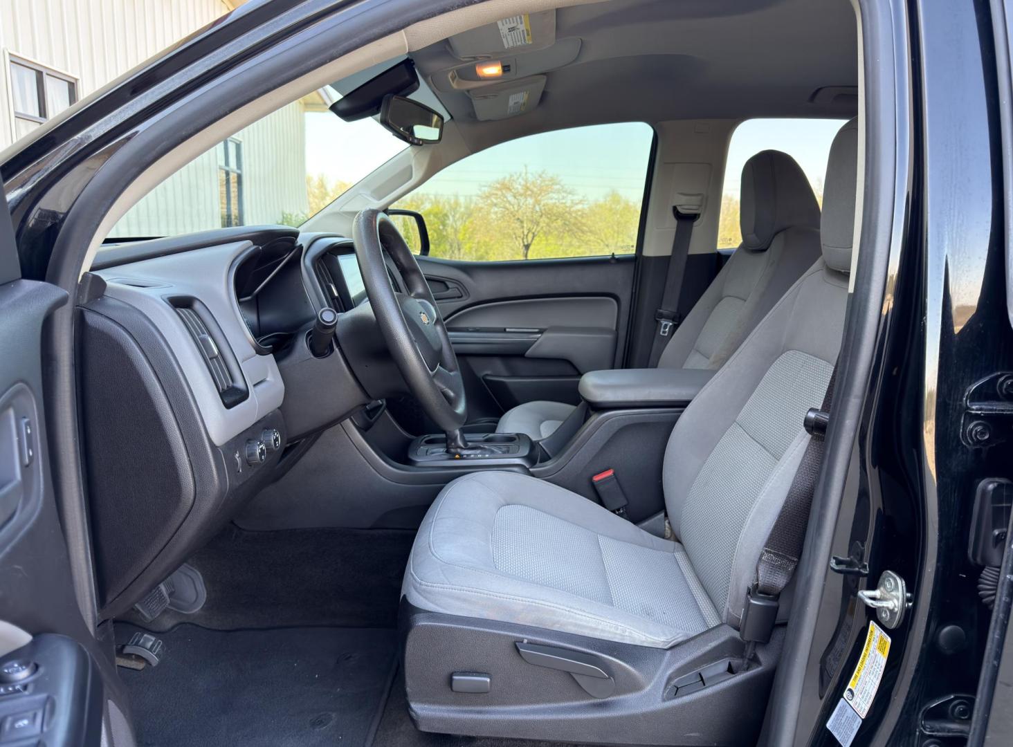 2015 BLACK /Gray Chevrolet Colorado Crew Cab 4WD Long Box (1GCGTAE38F1) with an 3.6L V6 engine, Automatic transmission, located at 2990 Old Orchard Rd., Jackson, MO, 63755, 37.354214, -89.612106 - *** SALVAGE TITLE *** 2015 Chevrolet Colorado 191xxx miles 4x4 3.6L V6 Automatic Power Driver Seat Bluetooth Cruise Power Windows/Locks/Mirrors We have financing available and we accept trades! Fill out a credit application on our website or come by today! If you have any questions, give - Photo#12
