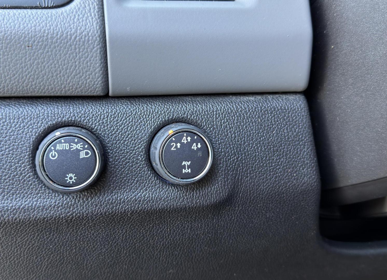 2015 BLACK /Gray Chevrolet Colorado Crew Cab 4WD Long Box (1GCGTAE38F1) with an 3.6L V6 engine, Automatic transmission, located at 2990 Old Orchard Rd., Jackson, MO, 63755, 37.354214, -89.612106 - *** SALVAGE TITLE *** 2015 Chevrolet Colorado 191xxx miles 4x4 3.6L V6 Automatic Power Driver Seat Bluetooth Cruise Power Windows/Locks/Mirrors We have financing available and we accept trades! Fill out a credit application on our website or come by today! If you have any questions, give - Photo#2