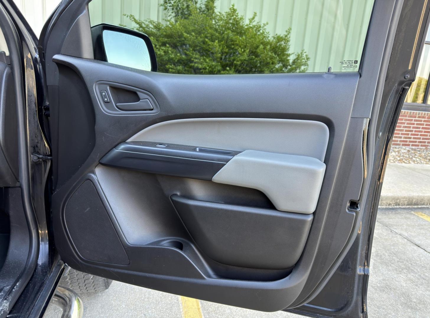 2015 BLACK /Gray Chevrolet Colorado Crew Cab 4WD Long Box (1GCGTAE38F1) with an 3.6L V6 engine, Automatic transmission, located at 2990 Old Orchard Rd., Jackson, MO, 63755, 37.354214, -89.612106 - *** SALVAGE TITLE *** 2015 Chevrolet Colorado 191xxx miles 4x4 3.6L V6 Automatic Power Driver Seat Bluetooth Cruise Power Windows/Locks/Mirrors We have financing available and we accept trades! Fill out a credit application on our website or come by today! If you have any questions, give - Photo#13