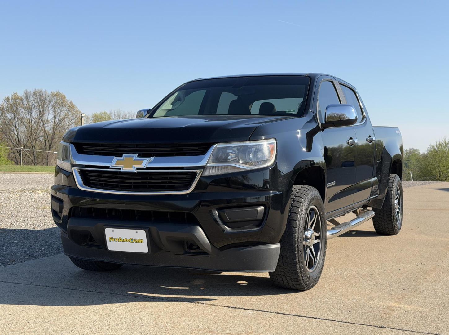 2015 BLACK /Gray Chevrolet Colorado Crew Cab 4WD Long Box (1GCGTAE38F1) with an 3.6L V6 engine, Automatic transmission, located at 2990 Old Orchard Rd., Jackson, MO, 63755, 37.354214, -89.612106 - *** SALVAGE TITLE *** 2015 Chevrolet Colorado 191xxx miles 4x4 3.6L V6 Automatic Power Driver Seat Bluetooth Cruise Power Windows/Locks/Mirrors We have financing available and we accept trades! Fill out a credit application on our website or come by today! If you have any questions, give - Photo#4