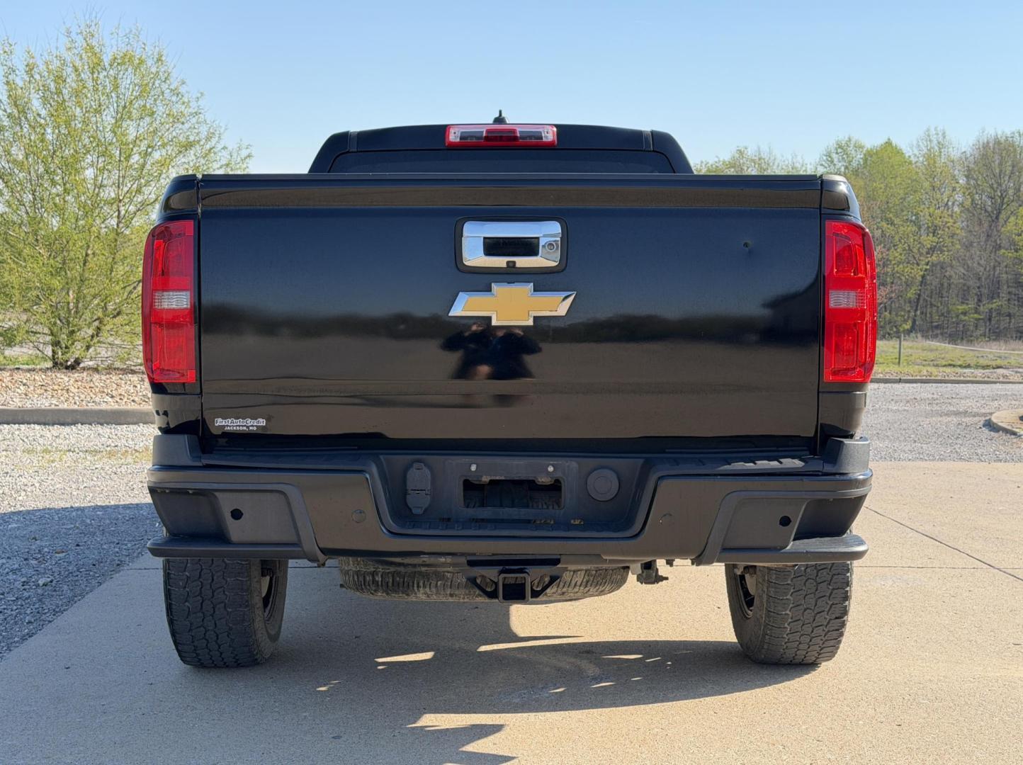 2015 BLACK /Gray Chevrolet Colorado Crew Cab 4WD Long Box (1GCGTAE38F1) with an 3.6L V6 engine, Automatic transmission, located at 2990 Old Orchard Rd., Jackson, MO, 63755, 37.354214, -89.612106 - *** SALVAGE TITLE *** 2015 Chevrolet Colorado 191xxx miles 4x4 3.6L V6 Automatic Power Driver Seat Bluetooth Cruise Power Windows/Locks/Mirrors We have financing available and we accept trades! Fill out a credit application on our website or come by today! If you have any questions, give - Photo#9
