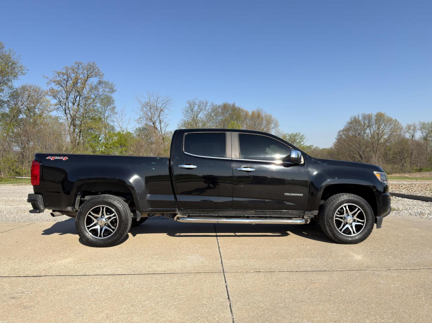 2015 BLACK /Gray Chevrolet Colorado Crew Cab 4WD Long Box (1GCGTAE38F1) with an 3.6L V6 engine, Automatic transmission, located at 2990 Old Orchard Rd., Jackson, MO, 63755, 37.354214, -89.612106 - *** SALVAGE TITLE *** 2015 Chevrolet Colorado 191xxx miles 4x4 3.6L V6 Automatic Power Driver Seat Bluetooth Cruise Power Windows/Locks/Mirrors We have financing available and we accept trades! Fill out a credit application on our website or come by today! If you have any questions, give - Photo#6