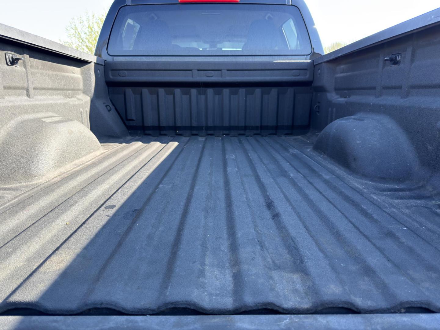 2015 BLACK /Gray Chevrolet Colorado Crew Cab 4WD Long Box (1GCGTAE38F1) with an 3.6L V6 engine, Automatic transmission, located at 2990 Old Orchard Rd., Jackson, MO, 63755, 37.354214, -89.612106 - *** SALVAGE TITLE *** 2015 Chevrolet Colorado 191xxx miles 4x4 3.6L V6 Automatic Power Driver Seat Bluetooth Cruise Power Windows/Locks/Mirrors We have financing available and we accept trades! Fill out a credit application on our website or come by today! If you have any questions, give - Photo#18