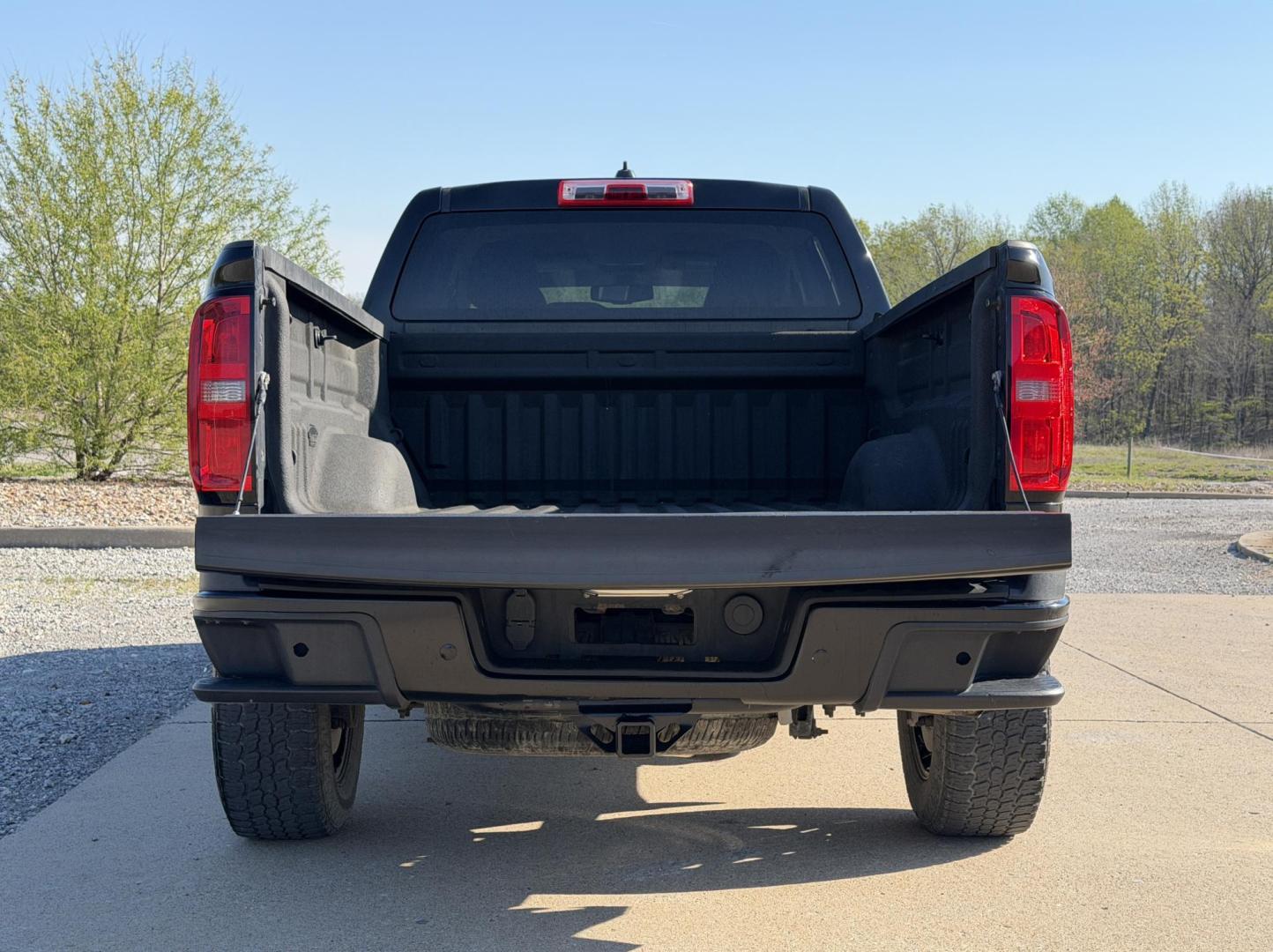 2015 BLACK /Gray Chevrolet Colorado Crew Cab 4WD Long Box (1GCGTAE38F1) with an 3.6L V6 engine, Automatic transmission, located at 2990 Old Orchard Rd., Jackson, MO, 63755, 37.354214, -89.612106 - *** SALVAGE TITLE *** 2015 Chevrolet Colorado 191xxx miles 4x4 3.6L V6 Automatic Power Driver Seat Bluetooth Cruise Power Windows/Locks/Mirrors We have financing available and we accept trades! Fill out a credit application on our website or come by today! If you have any questions, give - Photo#17