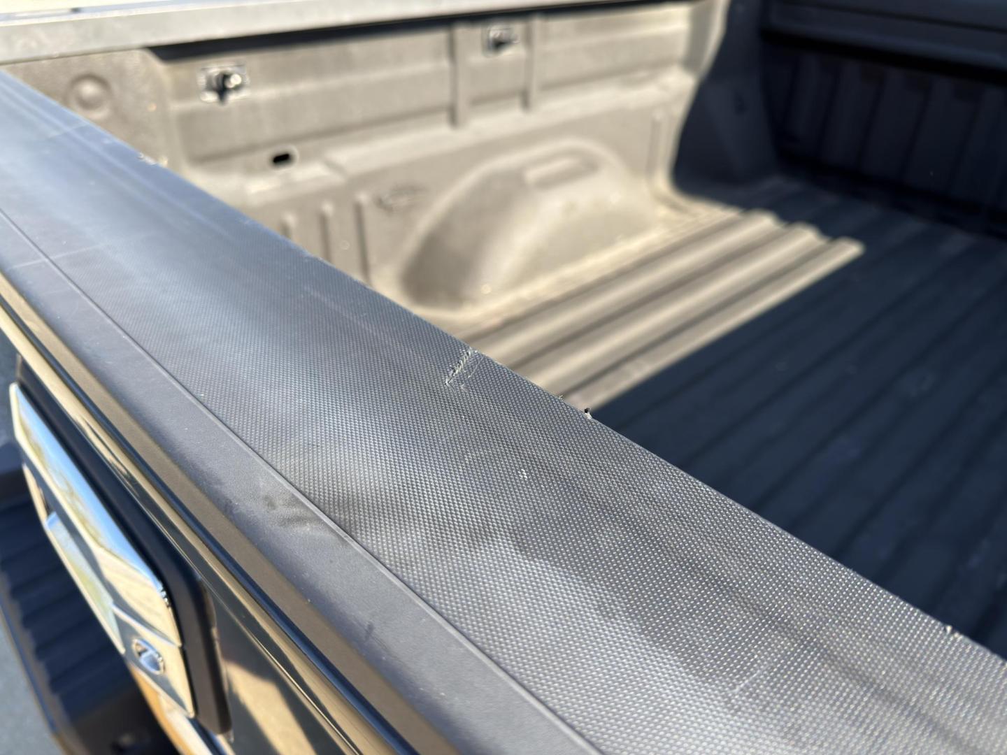 2015 BLACK /Gray Chevrolet Colorado Crew Cab 4WD Long Box (1GCGTAE38F1) with an 3.6L V6 engine, Automatic transmission, located at 2990 Old Orchard Rd., Jackson, MO, 63755, 37.354214, -89.612106 - *** SALVAGE TITLE *** 2015 Chevrolet Colorado 191xxx miles 4x4 3.6L V6 Automatic Power Driver Seat Bluetooth Cruise Power Windows/Locks/Mirrors We have financing available and we accept trades! Fill out a credit application on our website or come by today! If you have any questions, give - Photo#46