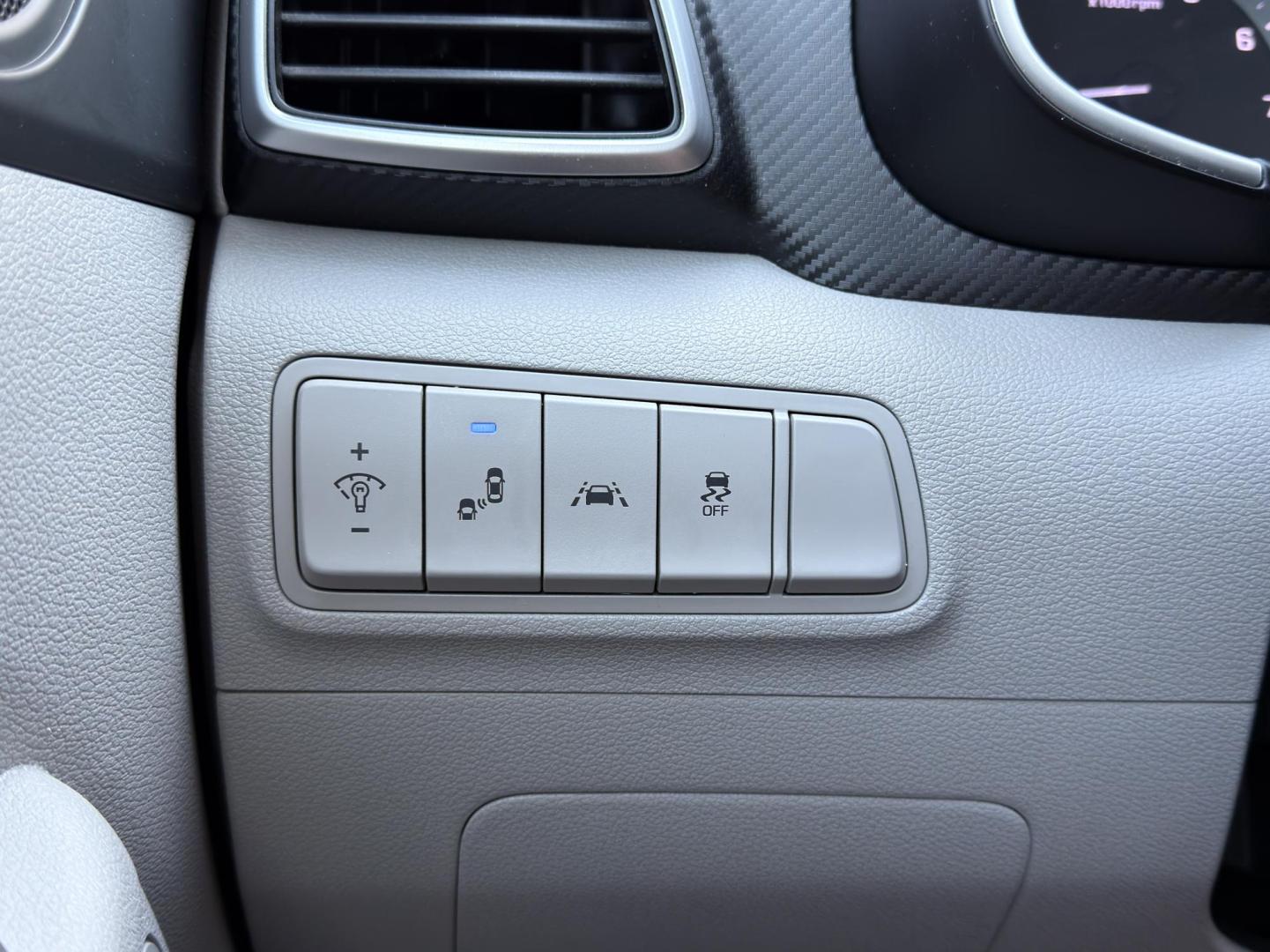 2019 WHITE /Gray Hyundai Tucson Value (KM8J33A42KU) with an 2.0L 4 Cyl. engine, Automatic transmission, located at 2990 Old Orchard Rd., Jackson, MO, 63755, 37.354214, -89.612106 - 2019 Hyundai Tucson Value 1-Owner 61xxx miles Front Wheel Drive 2.0L 4 Cyl. Automatic Backup Camera Power Driver Seat Bluetooth Cruise Power Windows/Locks/Mirrors We have financing available and we accept trades! Fill out a credit application on our website or come by today! If you have - Photo#29