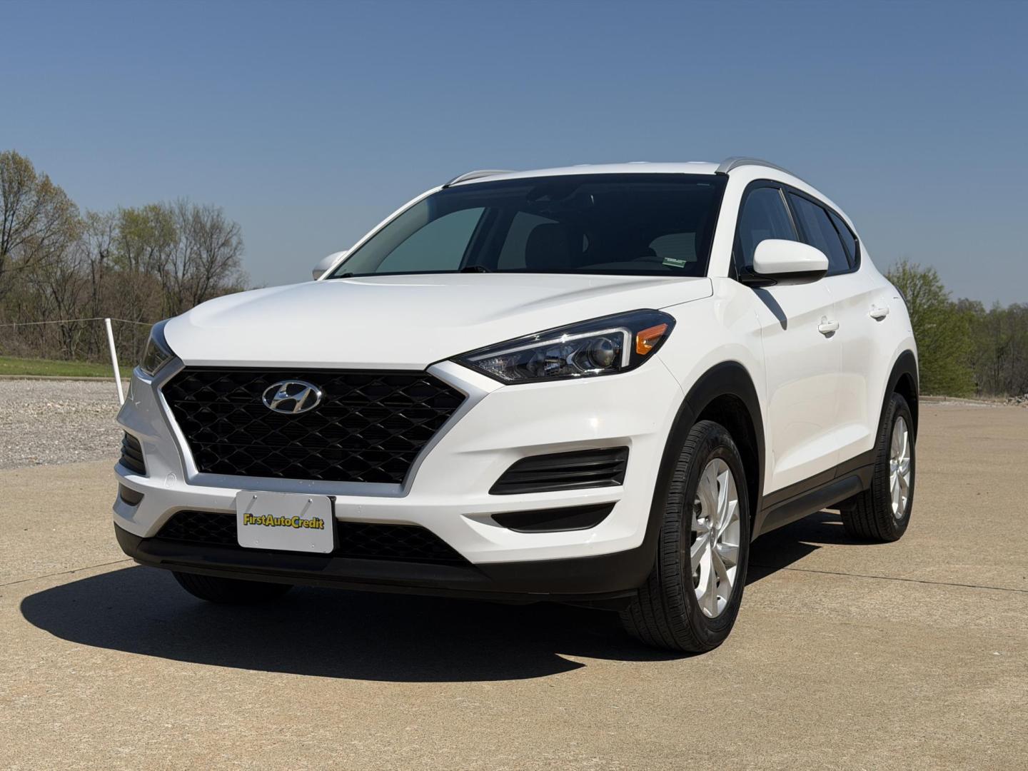 2019 WHITE /Gray Hyundai Tucson Value (KM8J33A42KU) with an 2.0L 4 Cyl. engine, Automatic transmission, located at 2990 Old Orchard Rd., Jackson, MO, 63755, 37.354214, -89.612106 - 2019 Hyundai Tucson Value 1-Owner 61xxx miles Front Wheel Drive 2.0L 4 Cyl. Automatic Backup Camera Power Driver Seat Bluetooth Cruise Power Windows/Locks/Mirrors We have financing available and we accept trades! Fill out a credit application on our website or come by today! If you have - Photo#5