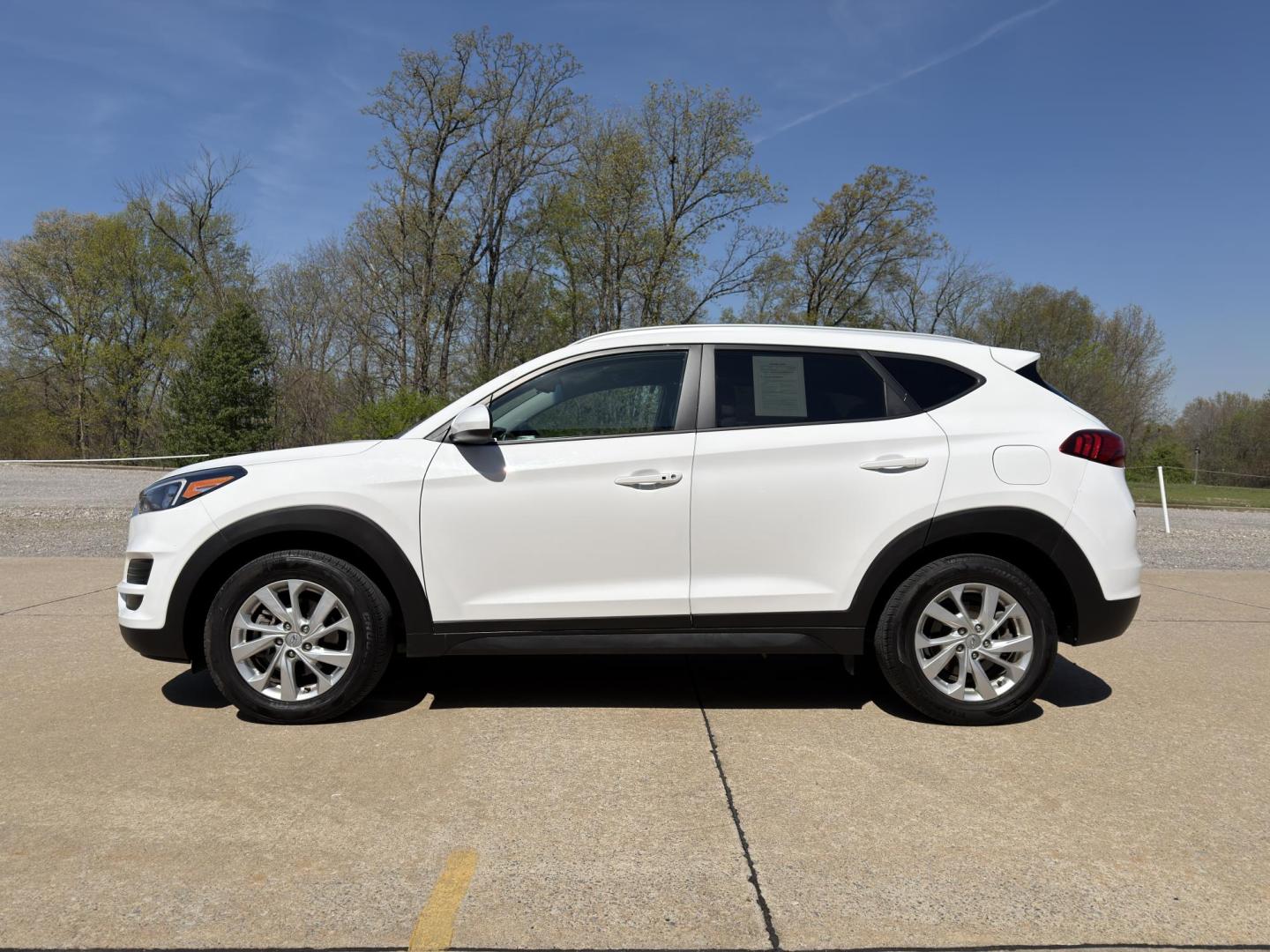 2019 WHITE /Gray Hyundai Tucson Value (KM8J33A42KU) with an 2.0L 4 Cyl. engine, Automatic transmission, located at 2990 Old Orchard Rd., Jackson, MO, 63755, 37.354214, -89.612106 - 2019 Hyundai Tucson Value 1-Owner 61xxx miles Front Wheel Drive 2.0L 4 Cyl. Automatic Backup Camera Power Driver Seat Bluetooth Cruise Power Windows/Locks/Mirrors We have financing available and we accept trades! Fill out a credit application on our website or come by today! If you have - Photo#6