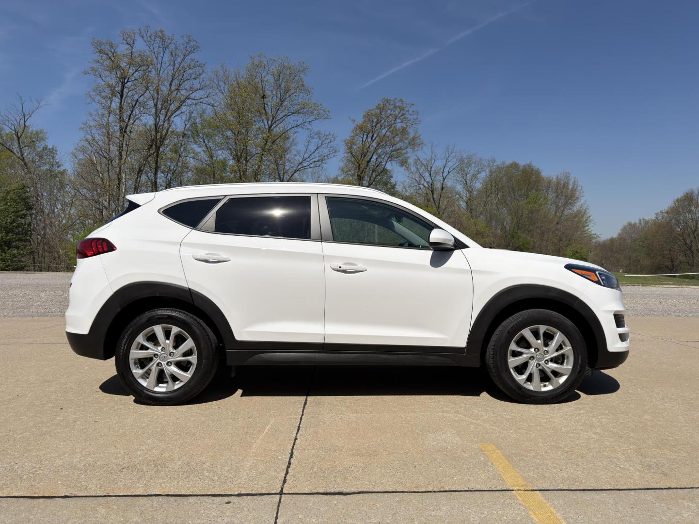 2019 WHITE /Gray Hyundai Tucson Value (KM8J33A42KU) with an 2.0L 4 Cyl. engine, Automatic transmission, located at 2990 Old Orchard Rd., Jackson, MO, 63755, 37.354214, -89.612106 - 2019 Hyundai Tucson Value 1-Owner 61xxx miles Front Wheel Drive 2.0L 4 Cyl. Automatic Backup Camera Power Driver Seat Bluetooth Cruise Power Windows/Locks/Mirrors We have financing available and we accept trades! Fill out a credit application on our website or come by today! If you have - Photo#7