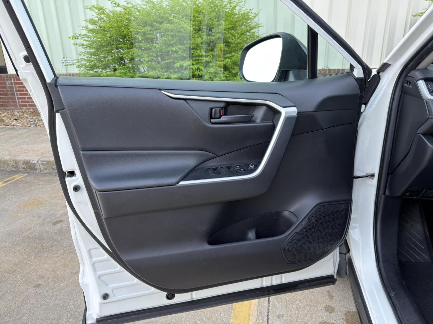 2020 WHITE /Black Toyota RAV4 LE AWD (2T3F1RFV4LC) with an 2.5L 4 Cyl. engine, Automatic transmission, located at 2990 Old Orchard Rd., Jackson, MO, 63755, 37.354214, -89.612106 - 2020 Toyota RAV4 LE 127xxx miles All Wheel Drive 2.5L 4 Cyl. Automatic Backup Camera Bluetooth Cruise Power Windows/Locks/Mirrors We have financing available and we accept trades! Fill out a credit application on our website or come by today! If you have any questions, give us a call at (5 - Photo#10