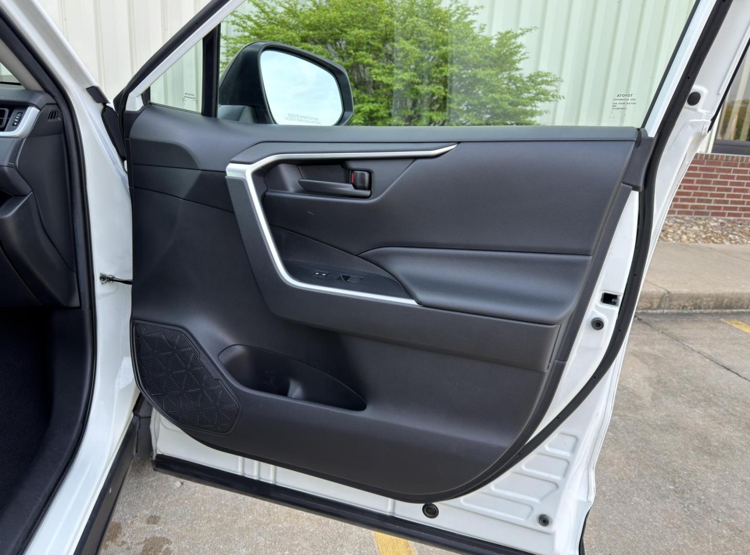 2020 WHITE /Black Toyota RAV4 LE AWD (2T3F1RFV4LC) with an 2.5L 4 Cyl. engine, Automatic transmission, located at 2990 Old Orchard Rd., Jackson, MO, 63755, 37.354214, -89.612106 - 2020 Toyota RAV4 LE 127xxx miles All Wheel Drive 2.5L 4 Cyl. Automatic Backup Camera Bluetooth Cruise Power Windows/Locks/Mirrors We have financing available and we accept trades! Fill out a credit application on our website or come by today! If you have any questions, give us a call at (5 - Photo#12