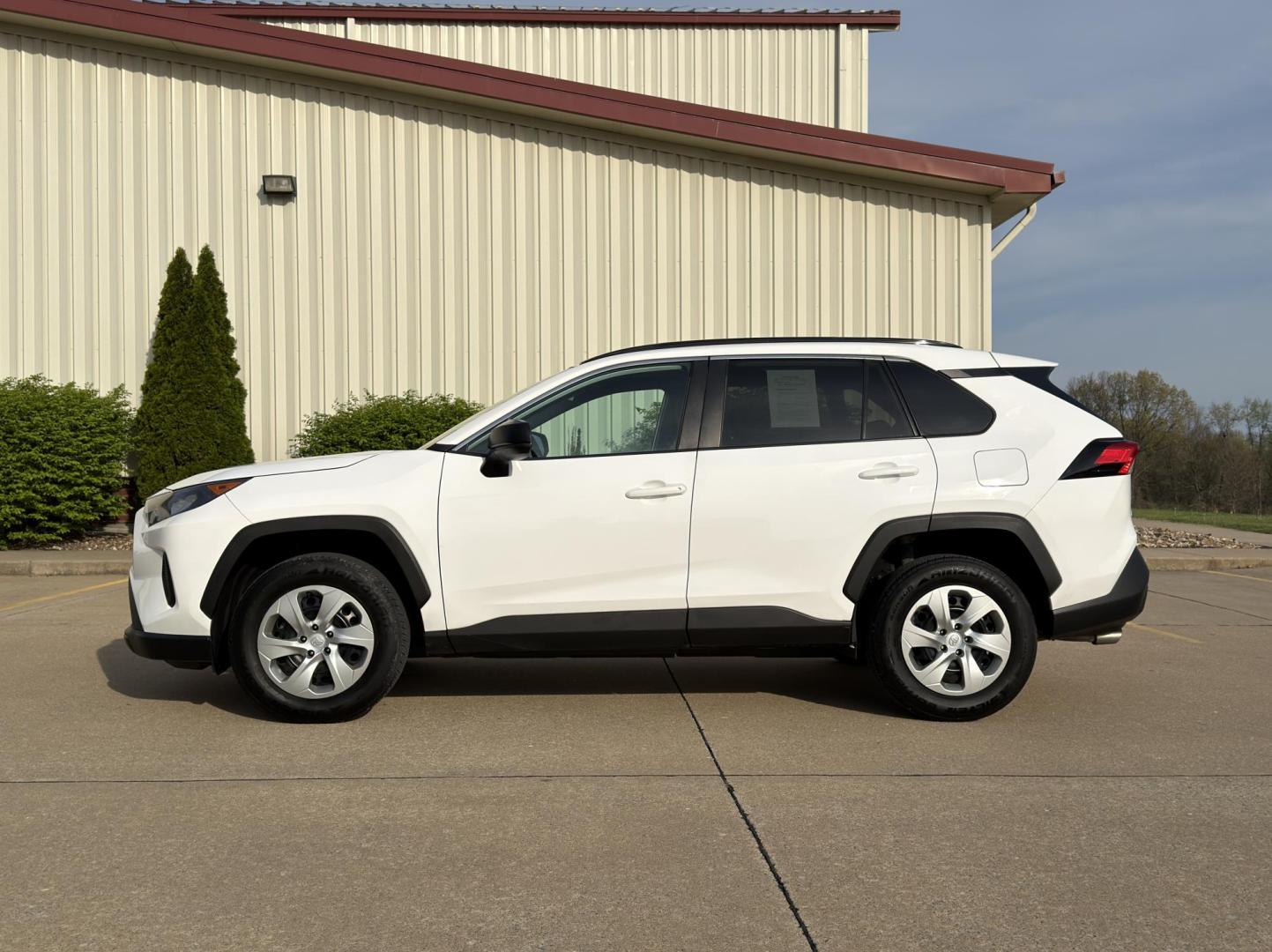 2020 WHITE /Black Toyota RAV4 LE AWD (2T3F1RFV4LC) with an 2.5L 4 Cyl. engine, Automatic transmission, located at 2990 Old Orchard Rd., Jackson, MO, 63755, 37.354214, -89.612106 - 2020 Toyota RAV4 LE 127xxx miles All Wheel Drive 2.5L 4 Cyl. Automatic Backup Camera Bluetooth Cruise Power Windows/Locks/Mirrors We have financing available and we accept trades! Fill out a credit application on our website or come by today! If you have any questions, give us a call at (5 - Photo#4