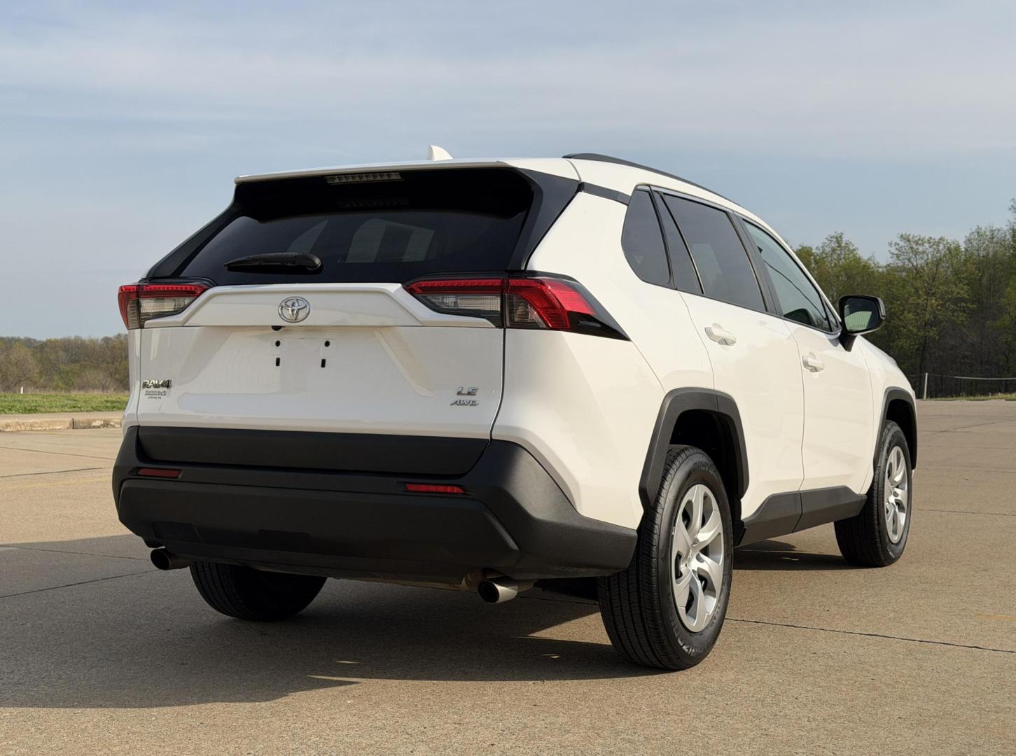 2020 WHITE /Black Toyota RAV4 LE AWD (2T3F1RFV4LC) with an 2.5L 4 Cyl. engine, Automatic transmission, located at 2990 Old Orchard Rd., Jackson, MO, 63755, 37.354214, -89.612106 - 2020 Toyota RAV4 LE 127xxx miles All Wheel Drive 2.5L 4 Cyl. Automatic Backup Camera Bluetooth Cruise Power Windows/Locks/Mirrors We have financing available and we accept trades! Fill out a credit application on our website or come by today! If you have any questions, give us a call at (5 - Photo#6