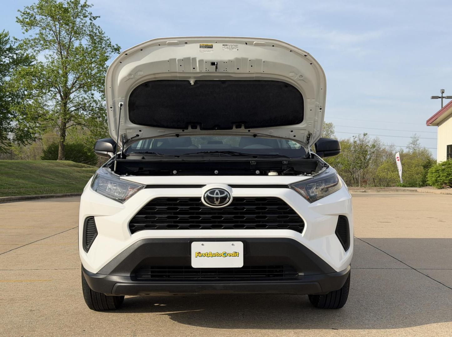2020 WHITE /Black Toyota RAV4 LE AWD (2T3F1RFV4LC) with an 2.5L 4 Cyl. engine, Automatic transmission, located at 2990 Old Orchard Rd., Jackson, MO, 63755, 37.354214, -89.612106 - 2020 Toyota RAV4 LE 127xxx miles All Wheel Drive 2.5L 4 Cyl. Automatic Backup Camera Bluetooth Cruise Power Windows/Locks/Mirrors We have financing available and we accept trades! Fill out a credit application on our website or come by today! If you have any questions, give us a call at (5 - Photo#30