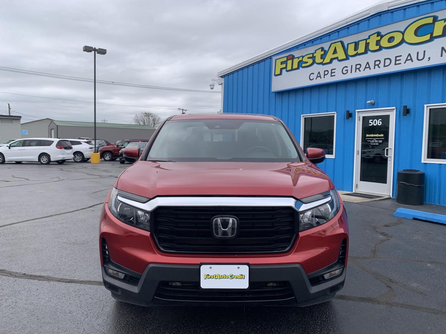 2022 RED /BLACK Honda Ridgeline RTL-E AWD (5FPYK3F71NB) with an 3.5L V6 SOHC 24V engine, Automatic transmission, located at 506 S. Kingshighway, Cape Girardeau, MO, 63703, (573) 235-5000, 37.294991, -89.553635 - 2022 Honda Ridgeline RTL-E AWD 69,xxx miles Adaptive Cruise Lane Departure Warning All Wheel Drive Power Seats Heated Seats Leather Seats Sunroof We have financing available and we accept trades! Fill out a credit application on our website or come by today! If you have any questions, gi - Photo#1