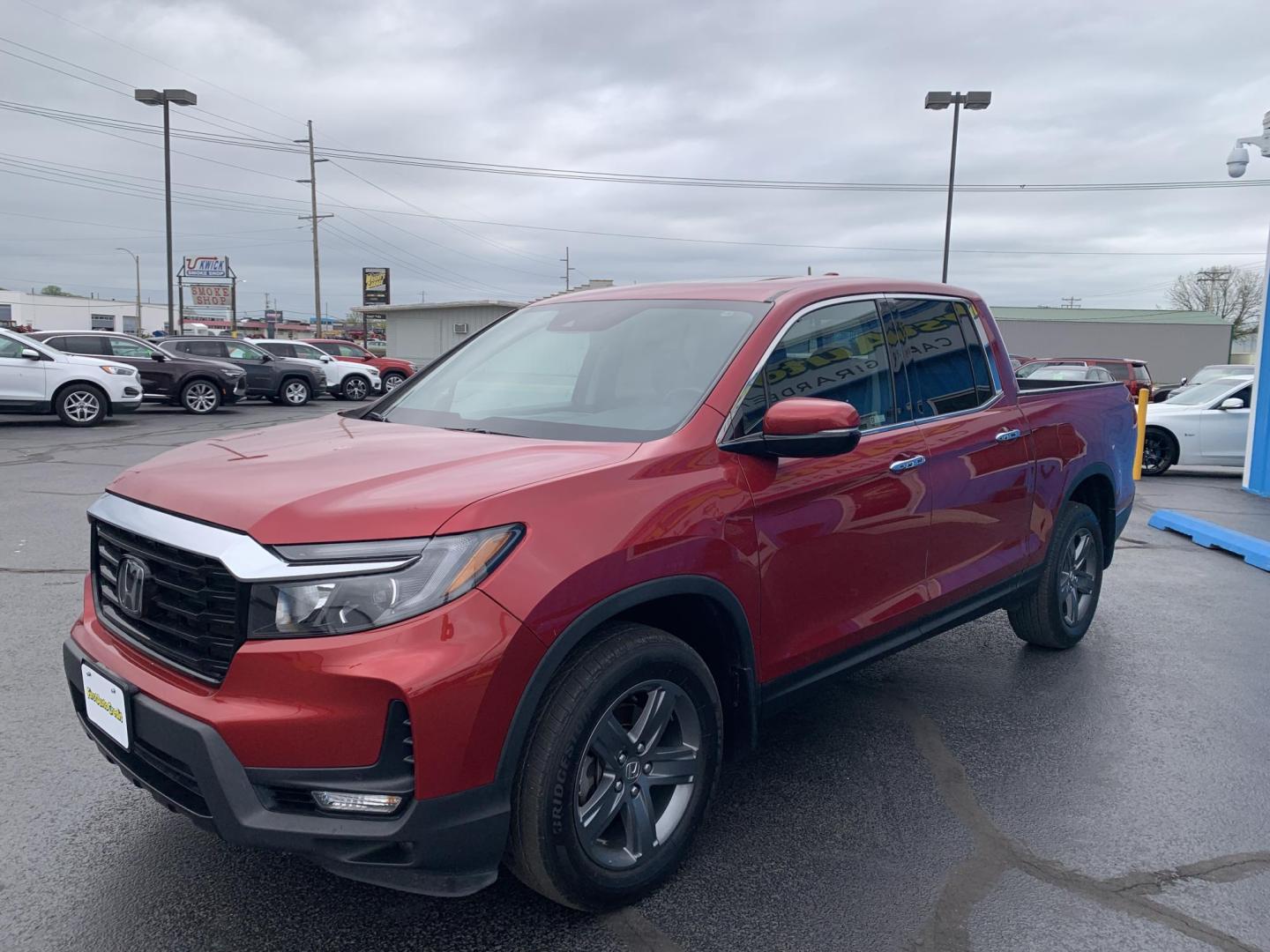 2022 RED /BLACK Honda Ridgeline RTL-E AWD (5FPYK3F71NB) with an 3.5L V6 SOHC 24V engine, Automatic transmission, located at 506 S. Kingshighway, Cape Girardeau, MO, 63703, (573) 235-5000, 37.294991, -89.553635 - 2022 Honda Ridgeline RTL-E AWD 69,xxx miles Adaptive Cruise Lane Departure Warning All Wheel Drive Power Seats Heated Seats Leather Seats Sunroof We have financing available and we accept trades! Fill out a credit application on our website or come by today! If you have any questions, gi - Photo#3
