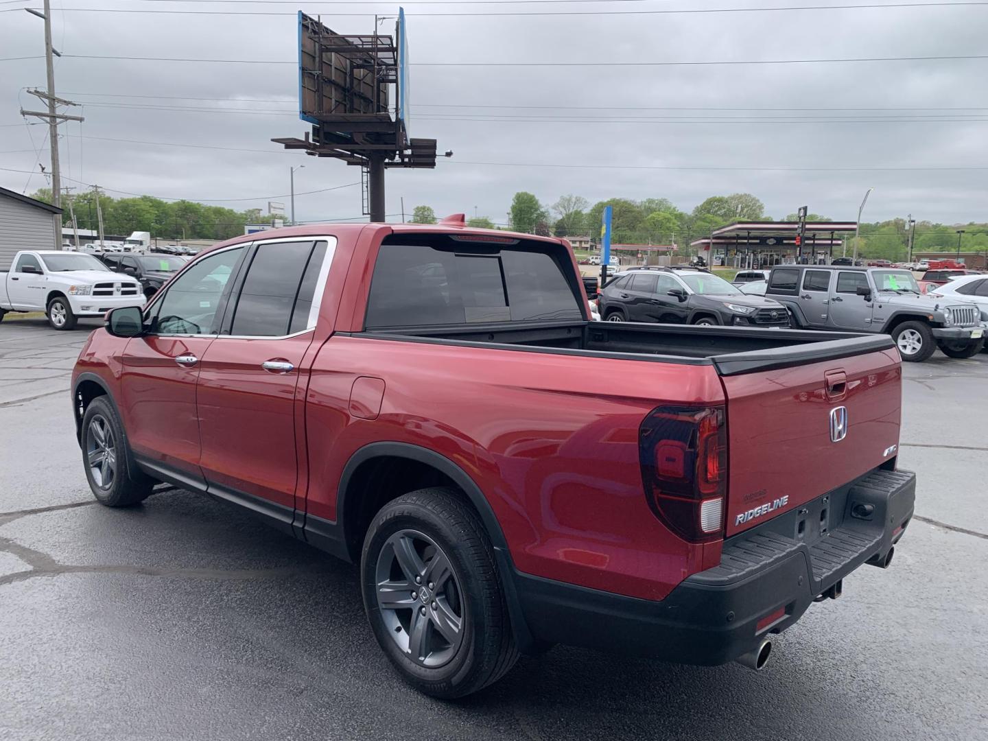 2022 RED /BLACK Honda Ridgeline RTL-E AWD (5FPYK3F71NB) with an 3.5L V6 SOHC 24V engine, Automatic transmission, located at 506 S. Kingshighway, Cape Girardeau, MO, 63703, (573) 235-5000, 37.294991, -89.553635 - 2022 Honda Ridgeline RTL-E AWD 69,xxx miles Adaptive Cruise Lane Departure Warning All Wheel Drive Power Seats Heated Seats Leather Seats Sunroof We have financing available and we accept trades! Fill out a credit application on our website or come by today! If you have any questions, gi - Photo#5
