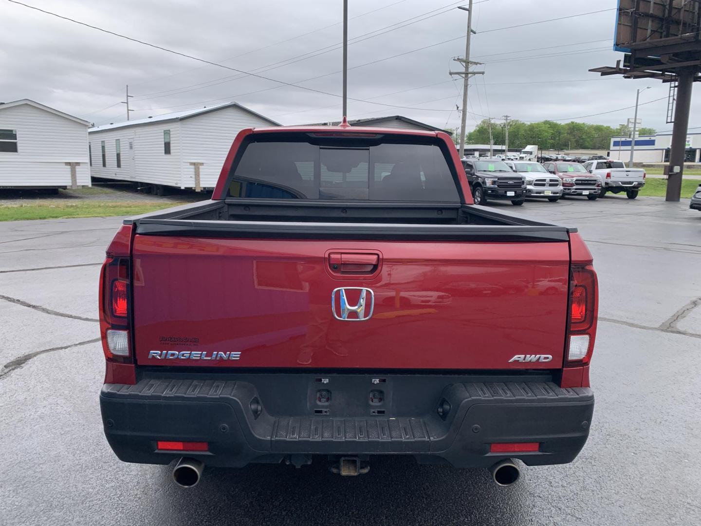 2022 RED /BLACK Honda Ridgeline RTL-E AWD (5FPYK3F71NB) with an 3.5L V6 SOHC 24V engine, Automatic transmission, located at 506 S. Kingshighway, Cape Girardeau, MO, 63703, (573) 235-5000, 37.294991, -89.553635 - 2022 Honda Ridgeline RTL-E AWD 69,xxx miles Adaptive Cruise Lane Departure Warning All Wheel Drive Power Seats Heated Seats Leather Seats Sunroof We have financing available and we accept trades! Fill out a credit application on our website or come by today! If you have any questions, gi - Photo#6