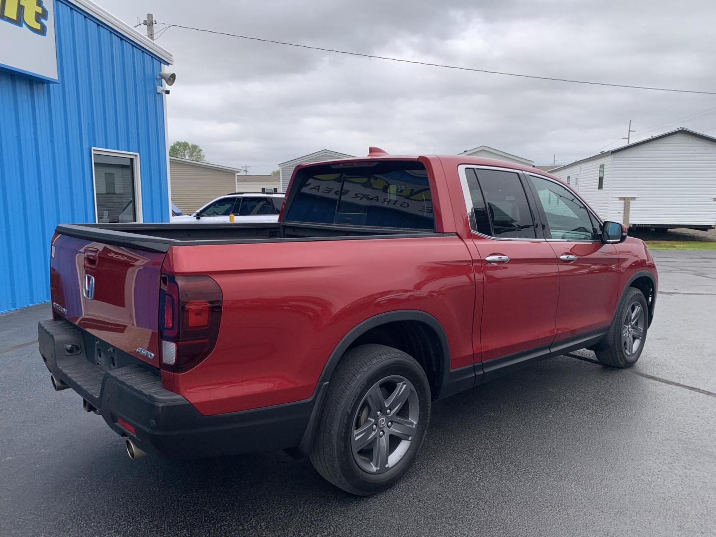 2022 RED /BLACK Honda Ridgeline RTL-E AWD (5FPYK3F71NB) with an 3.5L V6 SOHC 24V engine, Automatic transmission, located at 506 S. Kingshighway, Cape Girardeau, MO, 63703, (573) 235-5000, 37.294991, -89.553635 - 2022 Honda Ridgeline RTL-E AWD 69,xxx miles Adaptive Cruise Lane Departure Warning All Wheel Drive Power Seats Heated Seats Leather Seats Sunroof We have financing available and we accept trades! Fill out a credit application on our website or come by today! If you have any questions, gi - Photo#8