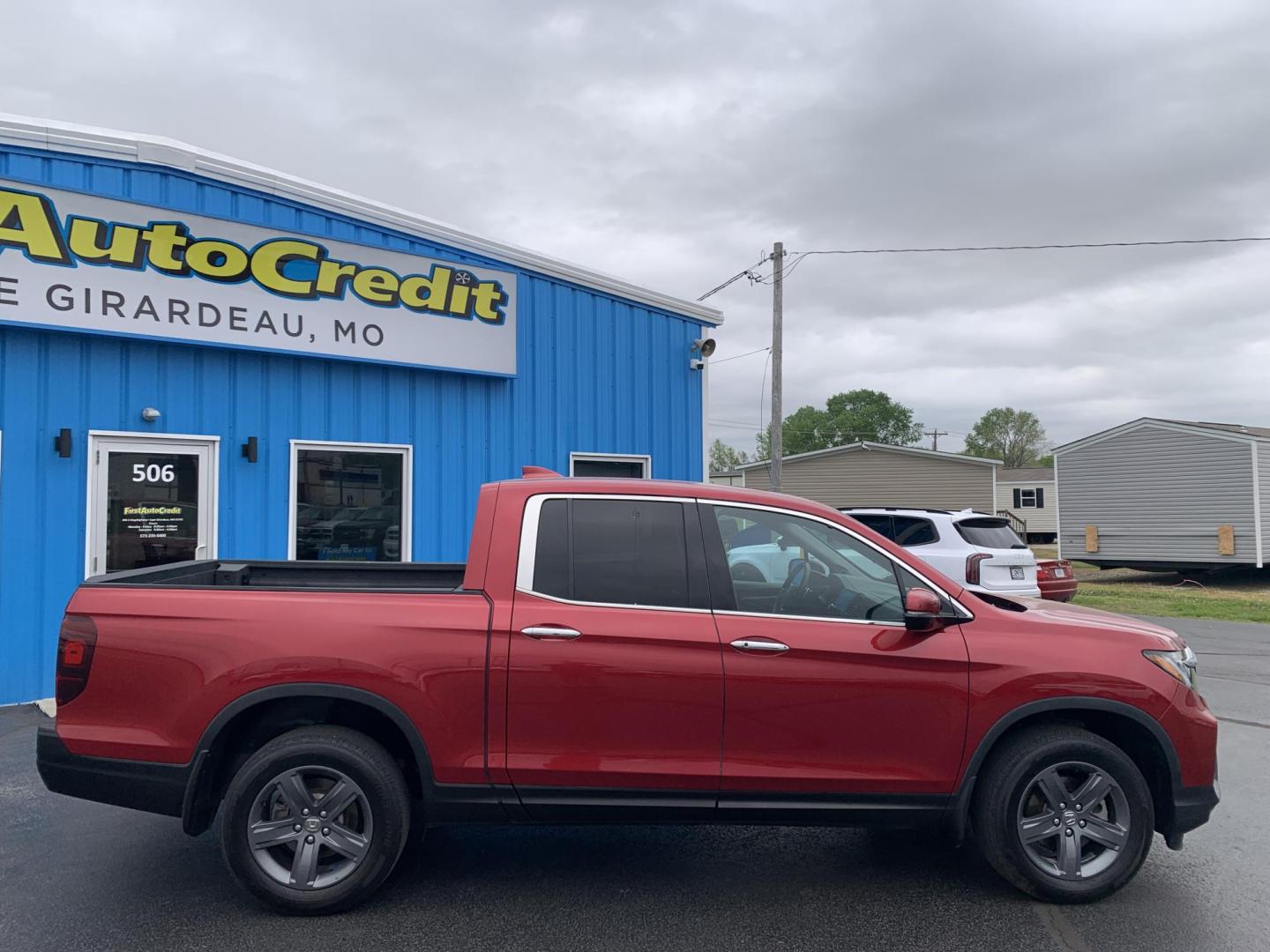 2022 RED /BLACK Honda Ridgeline RTL-E AWD (5FPYK3F71NB) with an 3.5L V6 SOHC 24V engine, Automatic transmission, located at 506 S. Kingshighway, Cape Girardeau, MO, 63703, (573) 235-5000, 37.294991, -89.553635 - 2022 Honda Ridgeline RTL-E AWD 69,xxx miles Adaptive Cruise Lane Departure Warning All Wheel Drive Power Seats Heated Seats Leather Seats Sunroof We have financing available and we accept trades! Fill out a credit application on our website or come by today! If you have any questions, gi - Photo#9