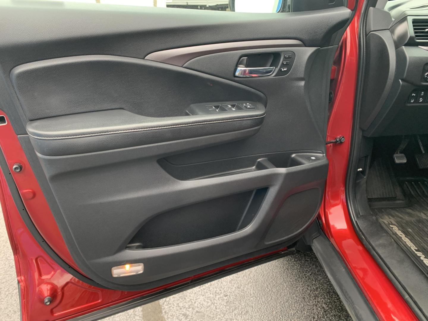 2022 RED /BLACK Honda Ridgeline RTL-E AWD (5FPYK3F71NB) with an 3.5L V6 SOHC 24V engine, Automatic transmission, located at 506 S. Kingshighway, Cape Girardeau, MO, 63703, (573) 235-5000, 37.294991, -89.553635 - 2022 Honda Ridgeline RTL-E AWD 69,xxx miles Adaptive Cruise Lane Departure Warning All Wheel Drive Power Seats Heated Seats Leather Seats Sunroof We have financing available and we accept trades! Fill out a credit application on our website or come by today! If you have any questions, gi - Photo#17