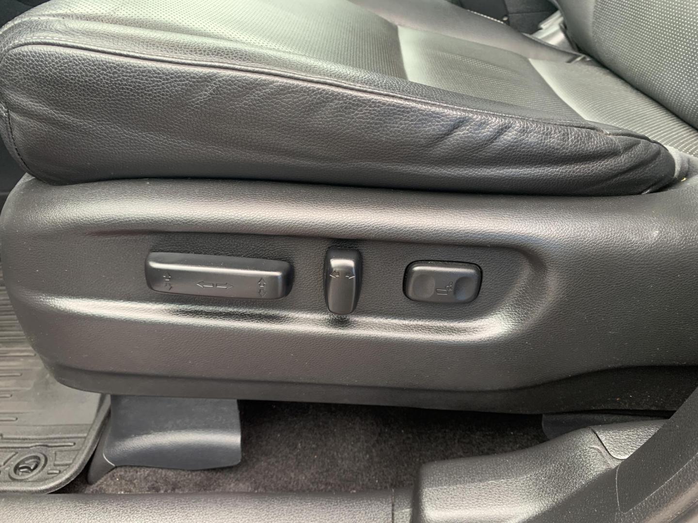 2022 RED /BLACK Honda Ridgeline RTL-E AWD (5FPYK3F71NB) with an 3.5L V6 SOHC 24V engine, Automatic transmission, located at 506 S. Kingshighway, Cape Girardeau, MO, 63703, (573) 235-5000, 37.294991, -89.553635 - 2022 Honda Ridgeline RTL-E AWD 69,xxx miles Adaptive Cruise Lane Departure Warning All Wheel Drive Power Seats Heated Seats Leather Seats Sunroof We have financing available and we accept trades! Fill out a credit application on our website or come by today! If you have any questions, gi - Photo#20