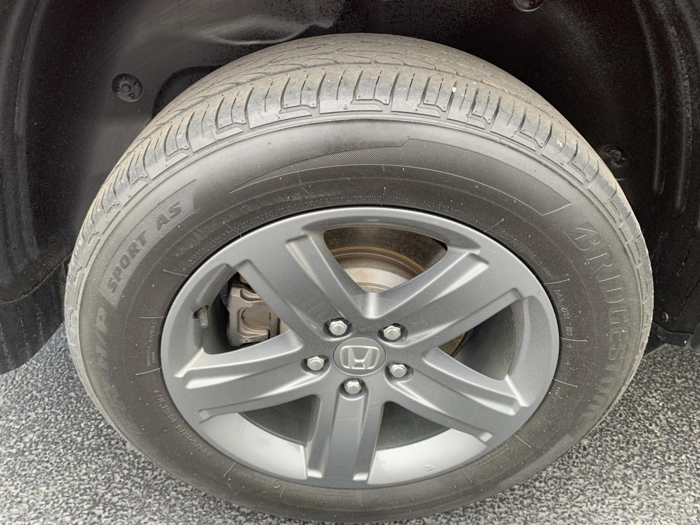 2022 RED /BLACK Honda Ridgeline RTL-E AWD (5FPYK3F71NB) with an 3.5L V6 SOHC 24V engine, Automatic transmission, located at 506 S. Kingshighway, Cape Girardeau, MO, 63703, (573) 235-5000, 37.294991, -89.553635 - 2022 Honda Ridgeline RTL-E AWD 69,xxx miles Adaptive Cruise Lane Departure Warning All Wheel Drive Power Seats Heated Seats Leather Seats Sunroof We have financing available and we accept trades! Fill out a credit application on our website or come by today! If you have any questions, gi - Photo#34