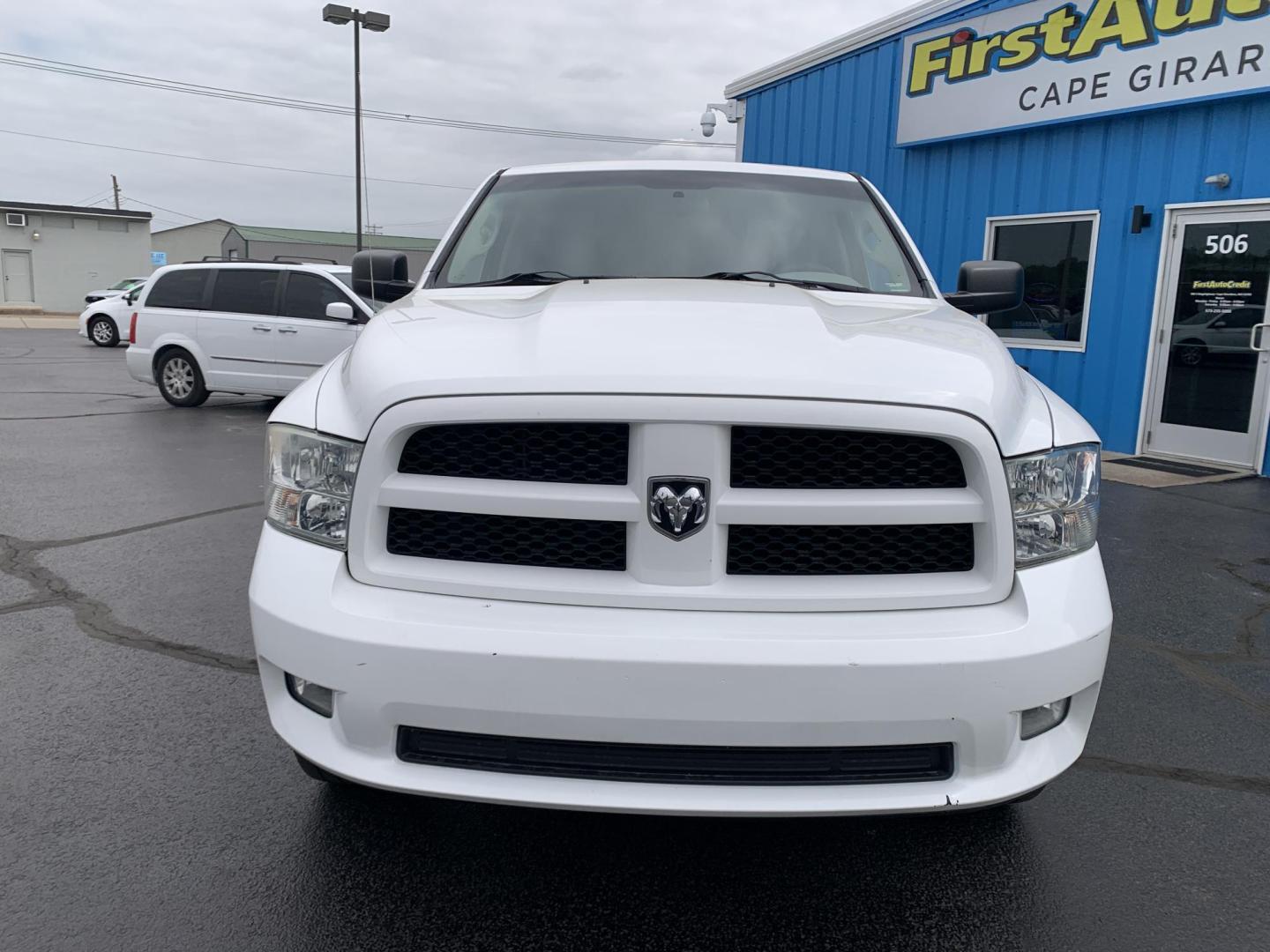 2012 WHITE /BLACK Dodge Ram 1500 ST SWB 4WD (3C6JD7AT3CG) with an 5.7L V8 OHV 16V engine, Automatic transmission, located at 506 S. Kingshighway, Cape Girardeau, MO, 63703, (573) 235-5000, 37.294991, -89.553635 - 2012 Dodge Ram 1500 ST SWB 4WD 140,xxx miles Hemi Motor 4WD Cruise Bluetooth Power Windows/Locks/Mirrors We have financing available and we accept trades! Fill out a credit application on our website or come by today! If you have any questions, give us a call at (573) 235-5000 or visit our - Photo#1