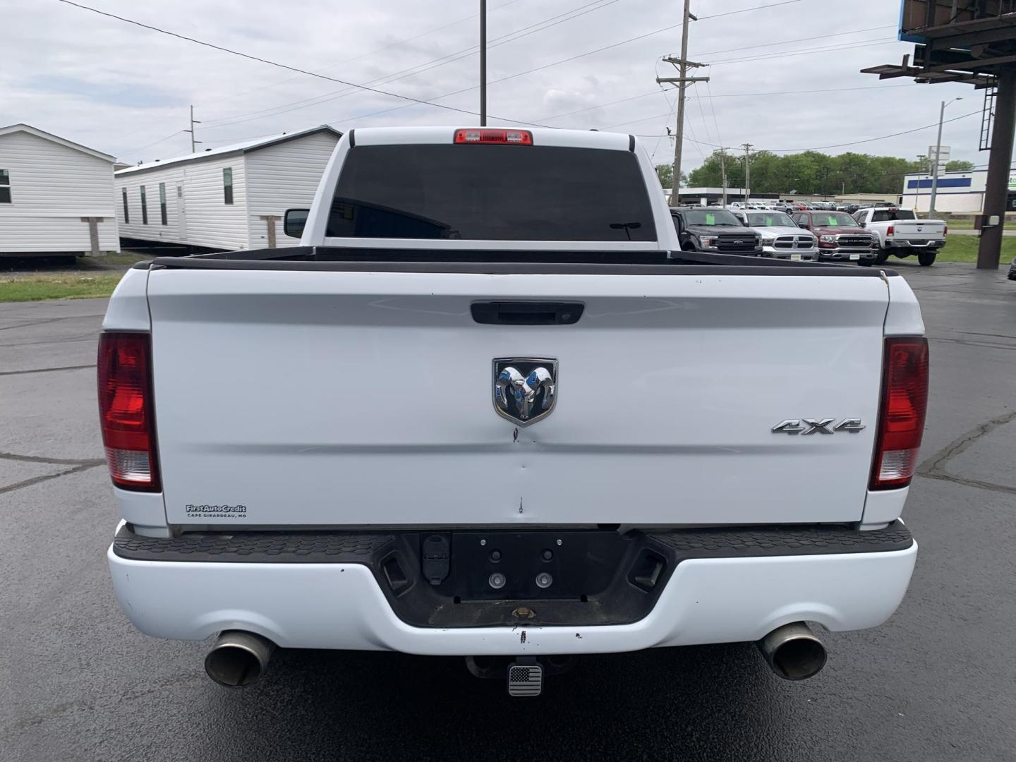 2012 WHITE /BLACK Dodge Ram 1500 ST SWB 4WD (3C6JD7AT3CG) with an 5.7L V8 OHV 16V engine, Automatic transmission, located at 506 S. Kingshighway, Cape Girardeau, MO, 63703, (573) 235-5000, 37.294991, -89.553635 - 2012 Dodge Ram 1500 ST SWB 4WD 140,xxx miles Hemi Motor 4WD Cruise Bluetooth Power Windows/Locks/Mirrors We have financing available and we accept trades! Fill out a credit application on our website or come by today! If you have any questions, give us a call at (573) 235-5000 or visit our - Photo#6