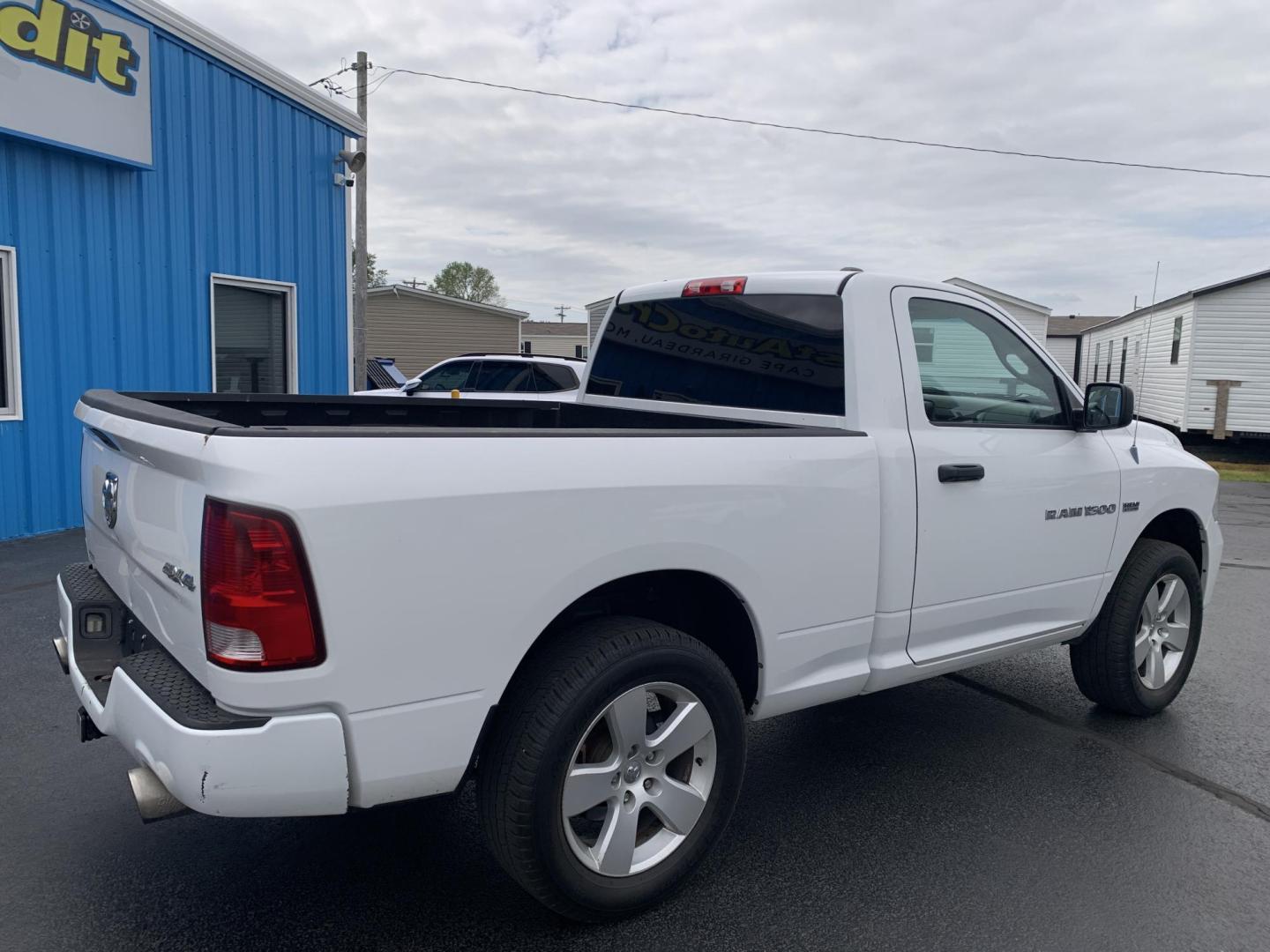 2012 WHITE /BLACK Dodge Ram 1500 ST SWB 4WD (3C6JD7AT3CG) with an 5.7L V8 OHV 16V engine, Automatic transmission, located at 506 S. Kingshighway, Cape Girardeau, MO, 63703, (573) 235-5000, 37.294991, -89.553635 - 2012 Dodge Ram 1500 ST SWB 4WD 140,xxx miles Hemi Motor 4WD Cruise Bluetooth Power Windows/Locks/Mirrors We have financing available and we accept trades! Fill out a credit application on our website or come by today! If you have any questions, give us a call at (573) 235-5000 or visit our - Photo#8