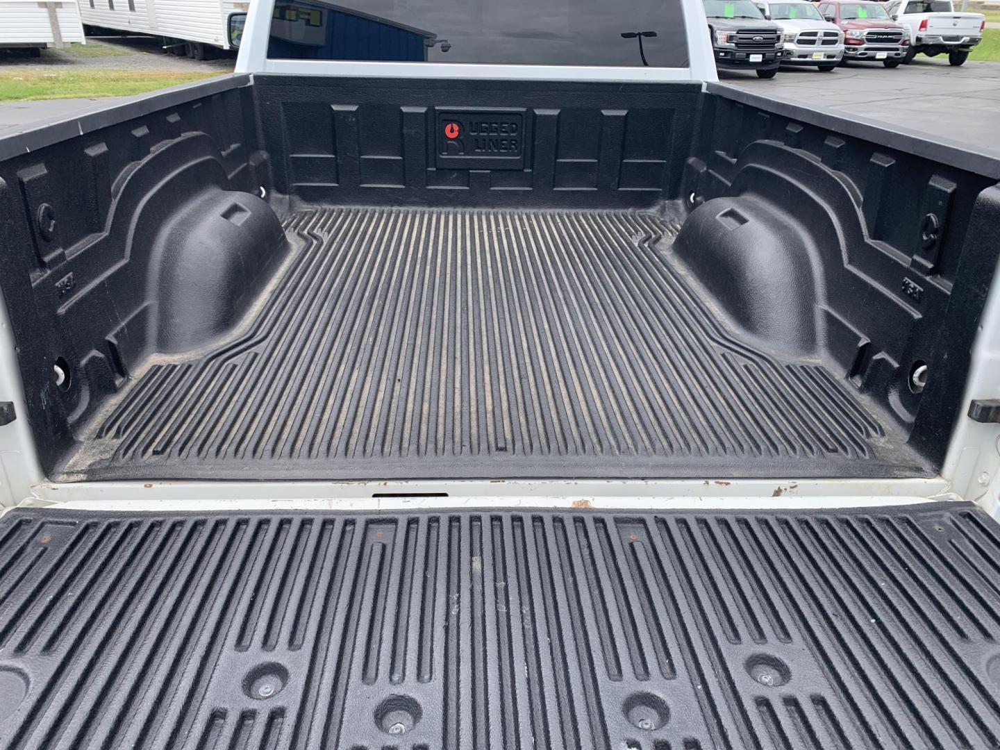 2012 WHITE /BLACK Dodge Ram 1500 ST SWB 4WD (3C6JD7AT3CG) with an 5.7L V8 OHV 16V engine, Automatic transmission, located at 506 S. Kingshighway, Cape Girardeau, MO, 63703, (573) 235-5000, 37.294991, -89.553635 - 2012 Dodge Ram 1500 ST SWB 4WD 140,xxx miles Hemi Motor 4WD Cruise Bluetooth Power Windows/Locks/Mirrors We have financing available and we accept trades! Fill out a credit application on our website or come by today! If you have any questions, give us a call at (573) 235-5000 or visit our - Photo#7