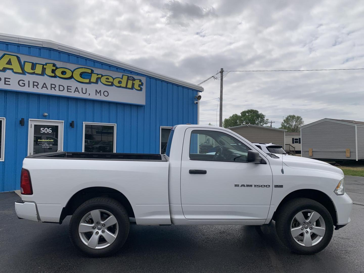 2012 WHITE /BLACK Dodge Ram 1500 ST SWB 4WD (3C6JD7AT3CG) with an 5.7L V8 OHV 16V engine, Automatic transmission, located at 506 S. Kingshighway, Cape Girardeau, MO, 63703, (573) 235-5000, 37.294991, -89.553635 - 2012 Dodge Ram 1500 ST SWB 4WD 140,xxx miles Hemi Motor 4WD Cruise Bluetooth Power Windows/Locks/Mirrors We have financing available and we accept trades! Fill out a credit application on our website or come by today! If you have any questions, give us a call at (573) 235-5000 or visit our - Photo#9