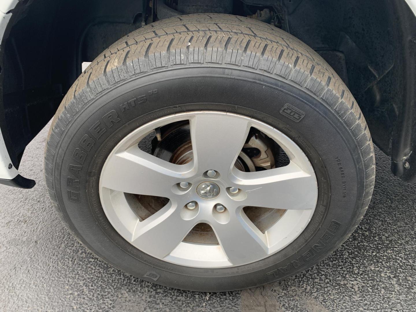 2012 WHITE /BLACK Dodge Ram 1500 ST SWB 4WD (3C6JD7AT3CG) with an 5.7L V8 OHV 16V engine, Automatic transmission, located at 506 S. Kingshighway, Cape Girardeau, MO, 63703, (573) 235-5000, 37.294991, -89.553635 - 2012 Dodge Ram 1500 ST SWB 4WD 140,xxx miles Hemi Motor 4WD Cruise Bluetooth Power Windows/Locks/Mirrors We have financing available and we accept trades! Fill out a credit application on our website or come by today! If you have any questions, give us a call at (573) 235-5000 or visit our - Photo#23