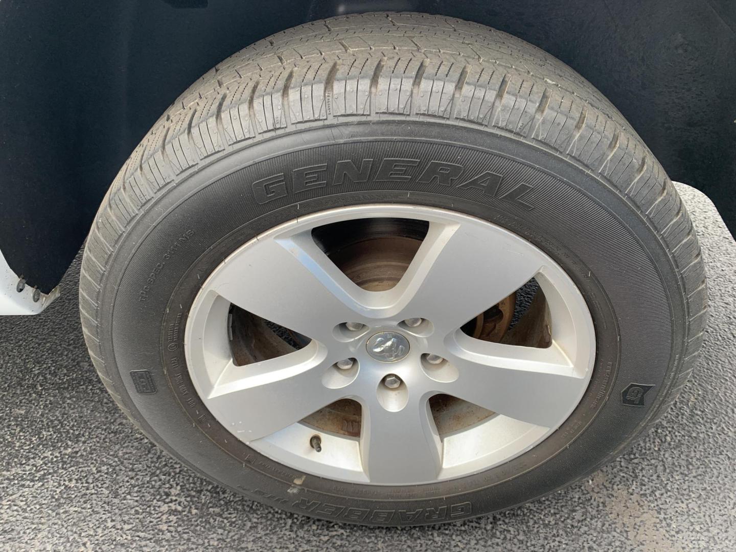 2012 WHITE /BLACK Dodge Ram 1500 ST SWB 4WD (3C6JD7AT3CG) with an 5.7L V8 OHV 16V engine, Automatic transmission, located at 506 S. Kingshighway, Cape Girardeau, MO, 63703, (573) 235-5000, 37.294991, -89.553635 - 2012 Dodge Ram 1500 ST SWB 4WD 140,xxx miles Hemi Motor 4WD Cruise Bluetooth Power Windows/Locks/Mirrors We have financing available and we accept trades! Fill out a credit application on our website or come by today! If you have any questions, give us a call at (573) 235-5000 or visit our - Photo#24