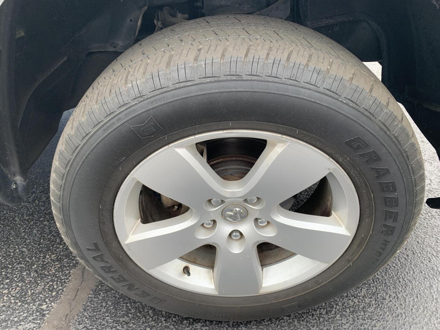 2012 WHITE /BLACK Dodge Ram 1500 ST SWB 4WD (3C6JD7AT3CG) with an 5.7L V8 OHV 16V engine, Automatic transmission, located at 506 S. Kingshighway, Cape Girardeau, MO, 63703, (573) 235-5000, 37.294991, -89.553635 - 2012 Dodge Ram 1500 ST SWB 4WD 140,xxx miles Hemi Motor 4WD Cruise Bluetooth Power Windows/Locks/Mirrors We have financing available and we accept trades! Fill out a credit application on our website or come by today! If you have any questions, give us a call at (573) 235-5000 or visit our - Photo#26