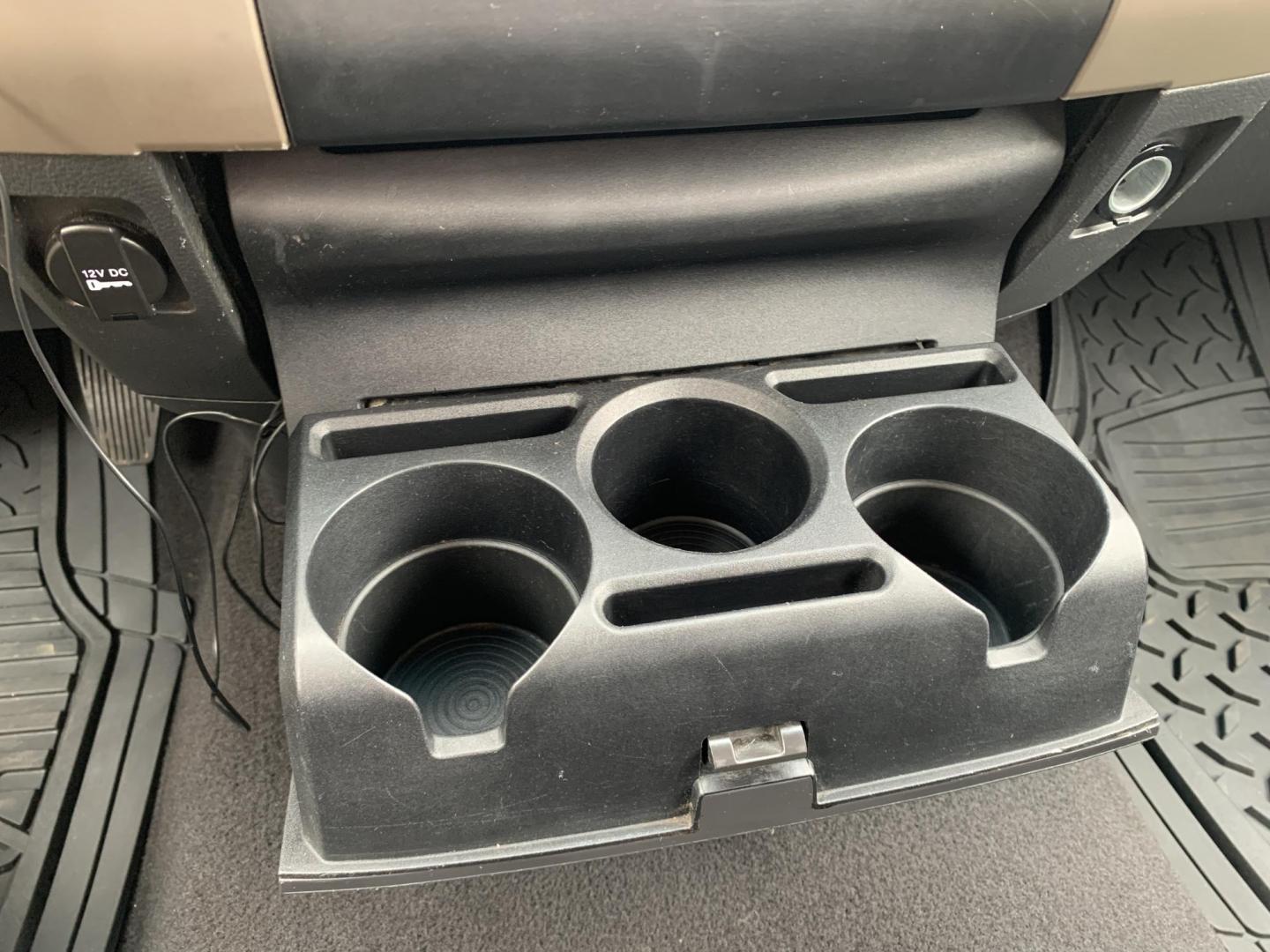 2012 WHITE /BLACK Dodge Ram 1500 ST SWB 4WD (3C6JD7AT3CG) with an 5.7L V8 OHV 16V engine, Automatic transmission, located at 506 S. Kingshighway, Cape Girardeau, MO, 63703, (573) 235-5000, 37.294991, -89.553635 - 2012 Dodge Ram 1500 ST SWB 4WD 140,xxx miles Hemi Motor 4WD Cruise Bluetooth Power Windows/Locks/Mirrors We have financing available and we accept trades! Fill out a credit application on our website or come by today! If you have any questions, give us a call at (573) 235-5000 or visit our - Photo#22