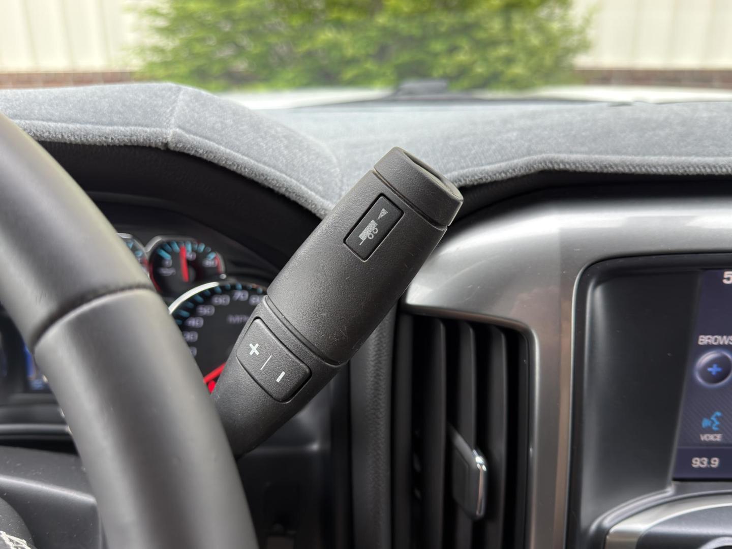 2014 WHITE /Gray Chevrolet Silverado 1500 1LT Crew Cab 4WD (3GCUKREC2EG) with an 5.3L V8 engine, Automatic transmission, located at 2990 Old Orchard Rd., Jackson, MO, 63755, 37.354214, -89.612106 - 2014 Chevrolet Silverado 1500 LT 1-Owner 60xxx miles 4x4 5.3L V8 Automatic Backup Camera Power Driver Seat Bluetooth Remote Start Cruise Power Windows/Locks/Mirrors We have financing available and we accept trades! Fill out a credit application on our website or come by today! If you ha - Photo#26