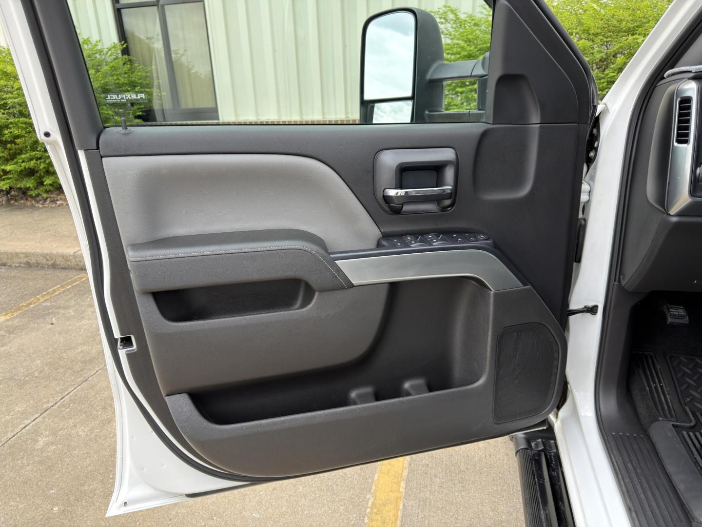 2014 WHITE /Gray Chevrolet Silverado 1500 1LT Crew Cab 4WD (3GCUKREC2EG) with an 5.3L V8 engine, Automatic transmission, located at 2990 Old Orchard Rd., Jackson, MO, 63755, 37.354214, -89.612106 - 2014 Chevrolet Silverado 1500 LT 1-Owner 60xxx miles 4x4 5.3L V8 Automatic Backup Camera Power Driver Seat Bluetooth Remote Start Cruise Power Windows/Locks/Mirrors We have financing available and we accept trades! Fill out a credit application on our website or come by today! If you ha - Photo#13